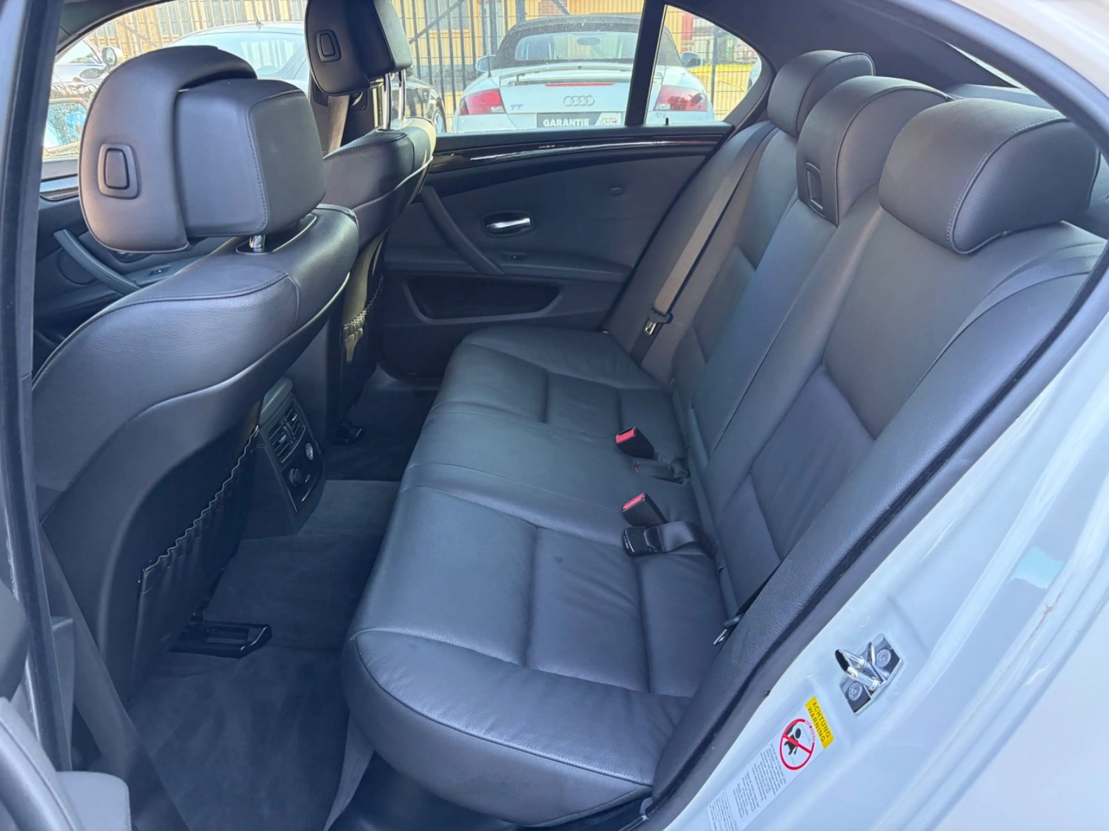 BMW 525 i Limousine — photo 9