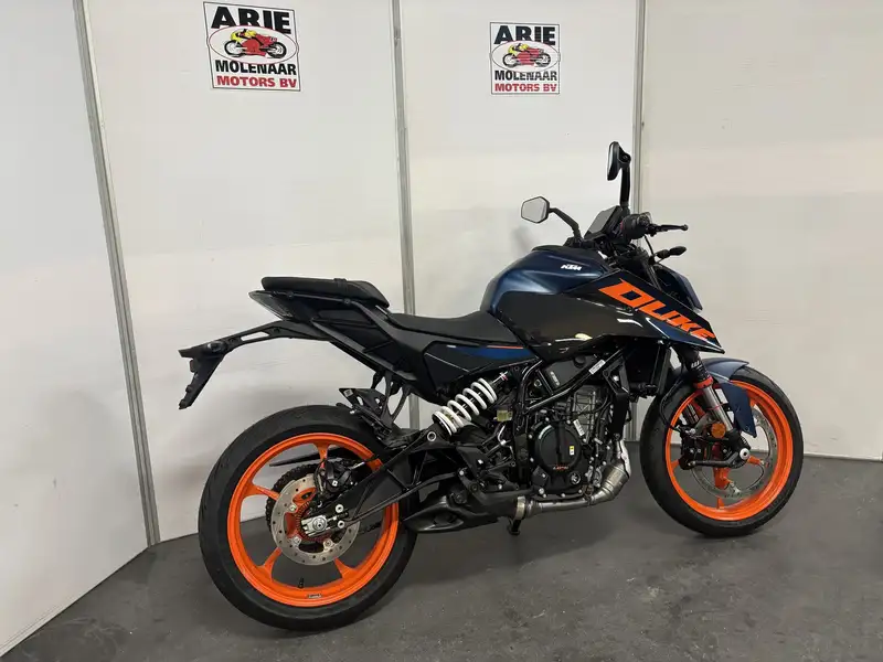 KTM 125 Duke - foto 5