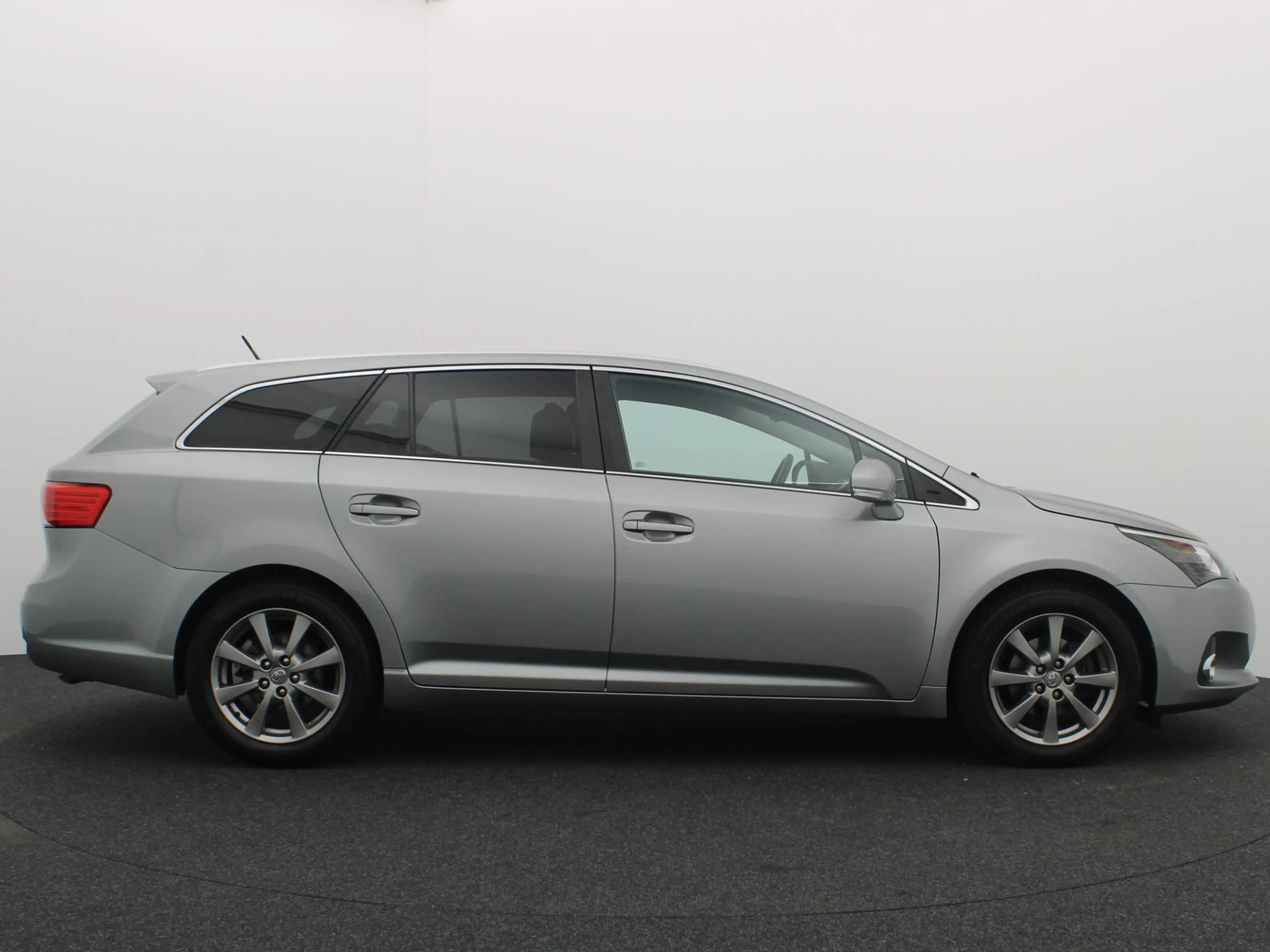 Toyota Avensis Wagon 2.0 D-4D Dynamic Business TREKHAAK / CAMERA — photo 16