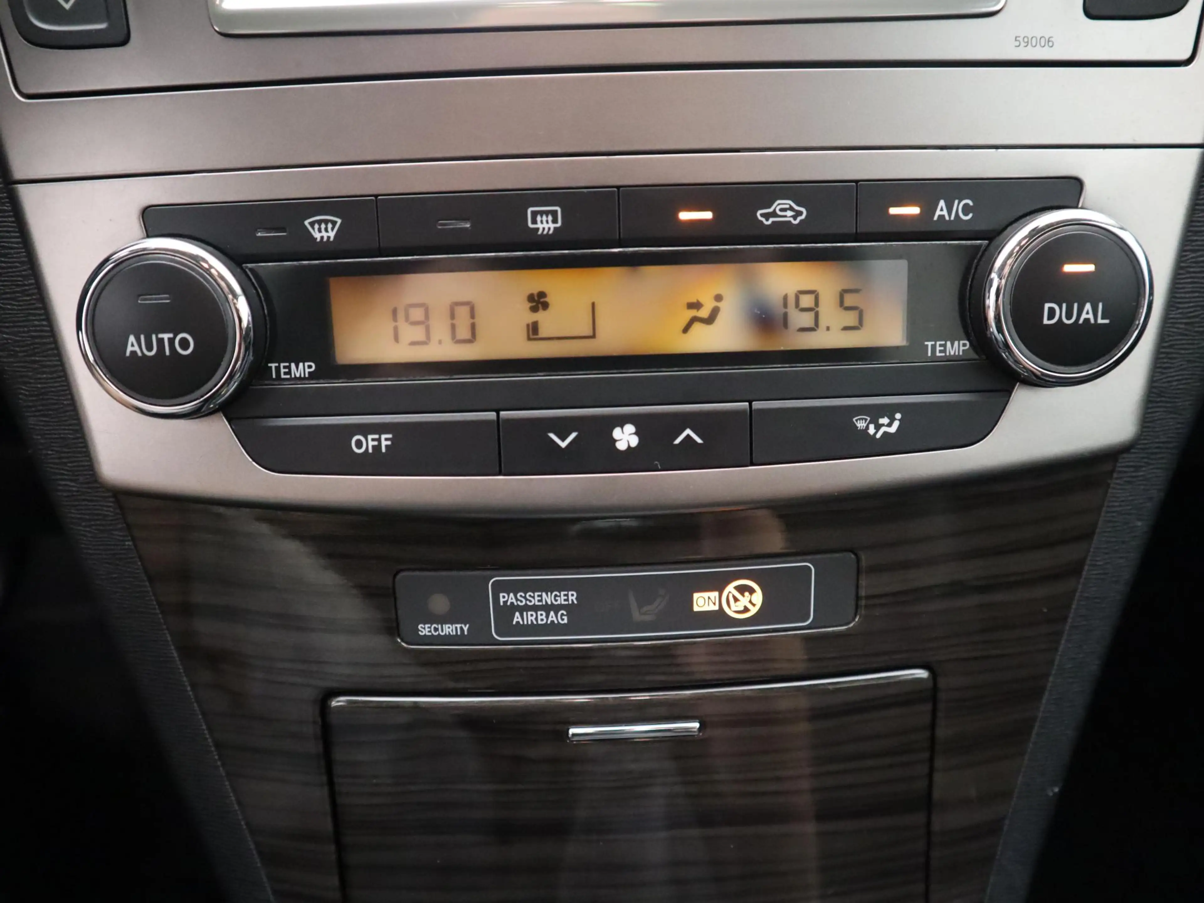 Toyota Avensis Wagon 2.0 D-4D Dynamic Business TREKHAAK / CAMERA — photo 24