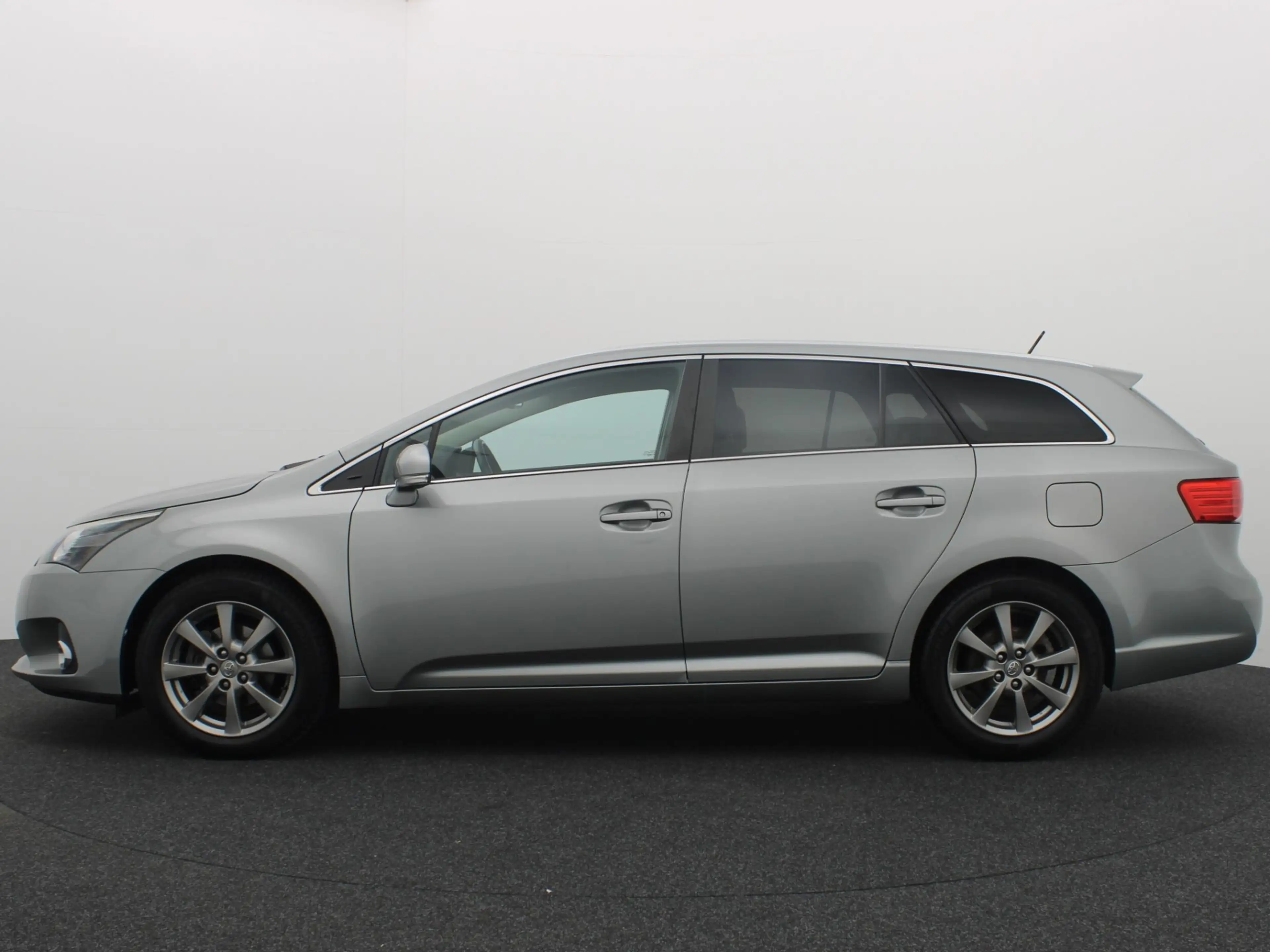Toyota Avensis Wagon 2.0 D-4D Dynamic Business TREKHAAK / CAMERA — photo 2
