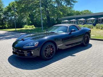 SRT-10 V10 8.3L