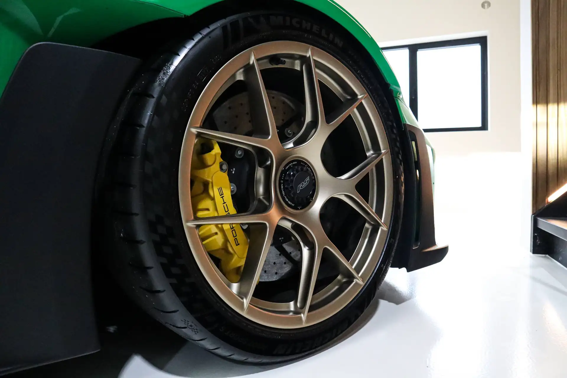 Porsche 911 911 GT3 RS 2023 초록 사진 4