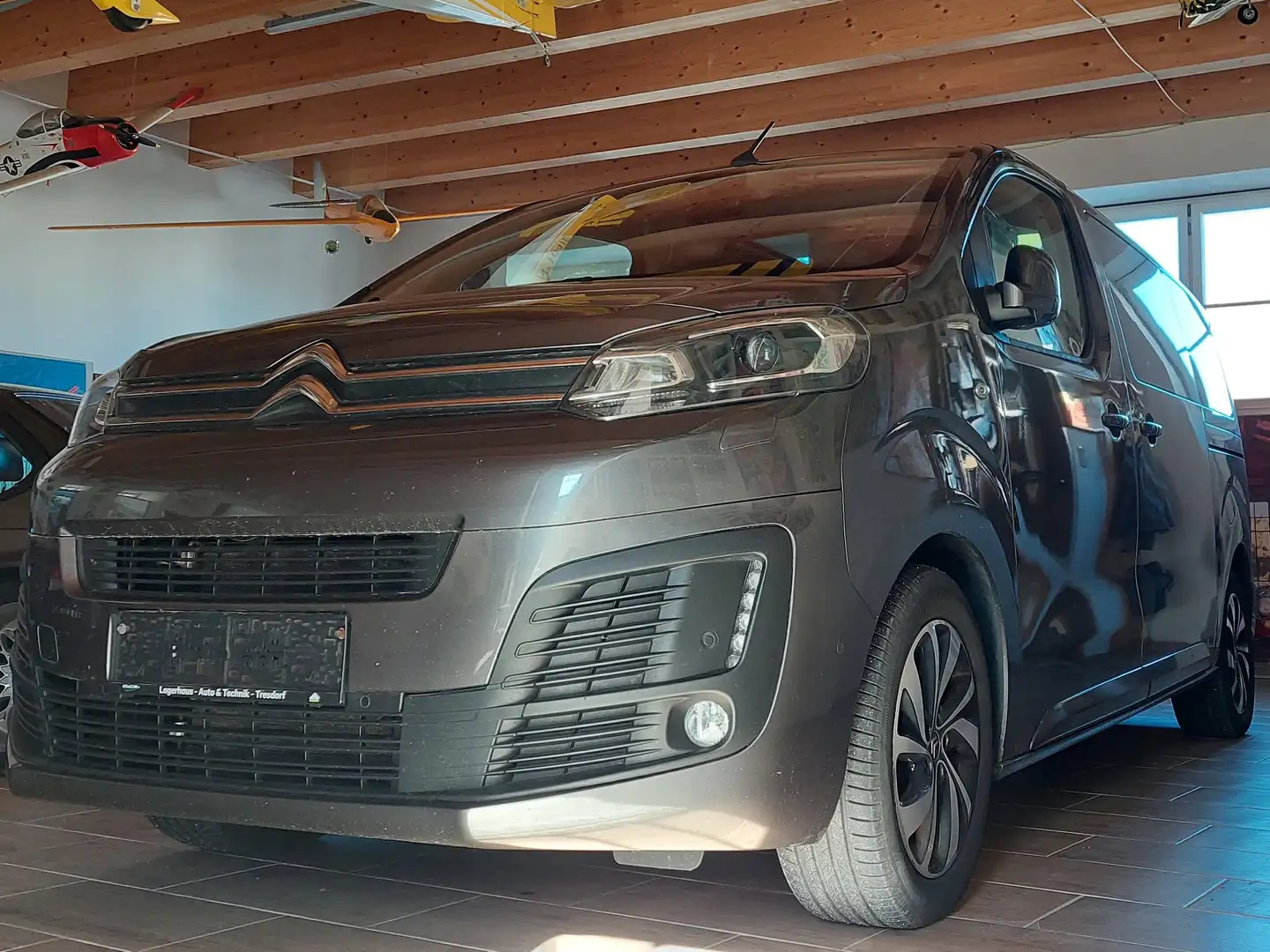 Citroen Spacetourer Shine Grau - 1