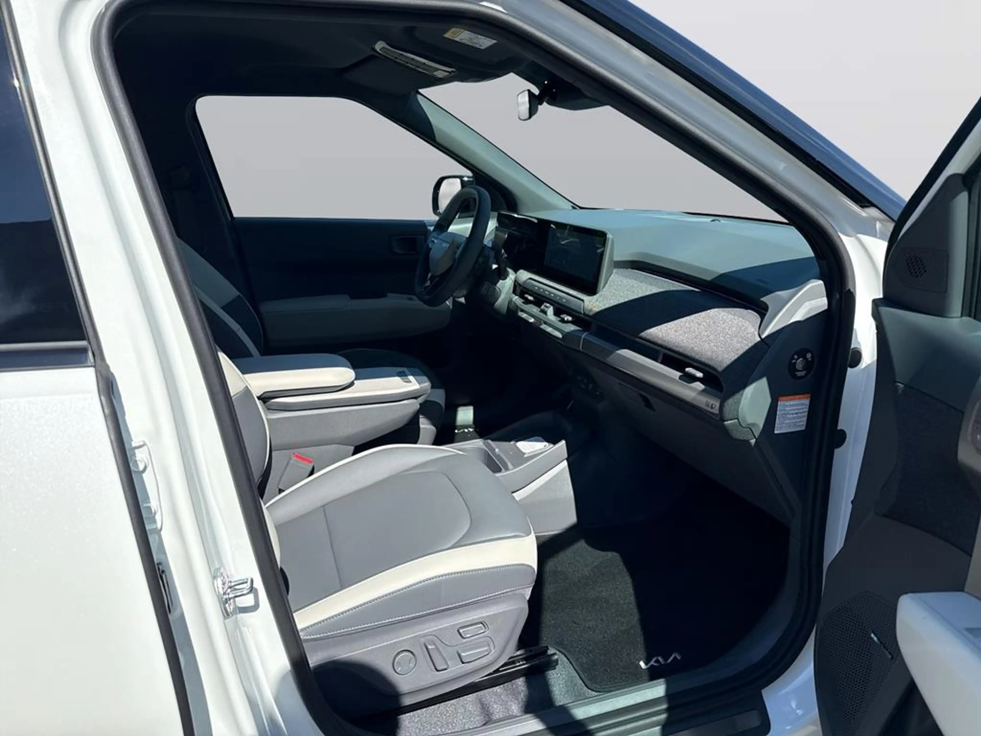 Kia EV3 81.4 GTL DWP COMT — photo 13