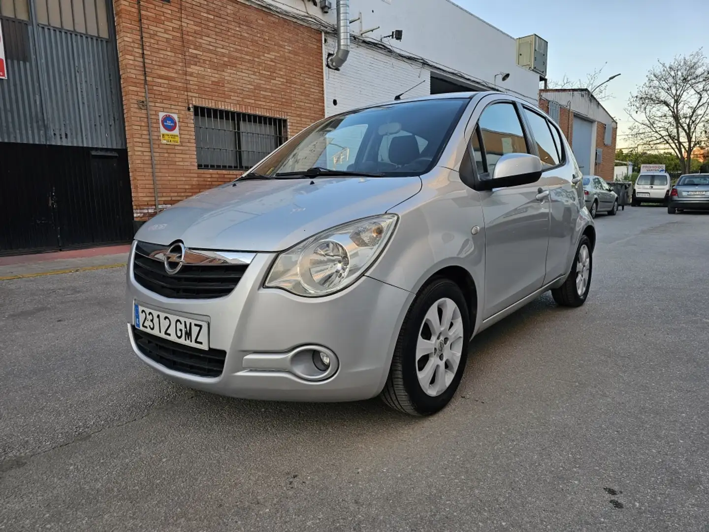 Opel Agila 1.0 Essentia ecoFLEX Plateado - 2