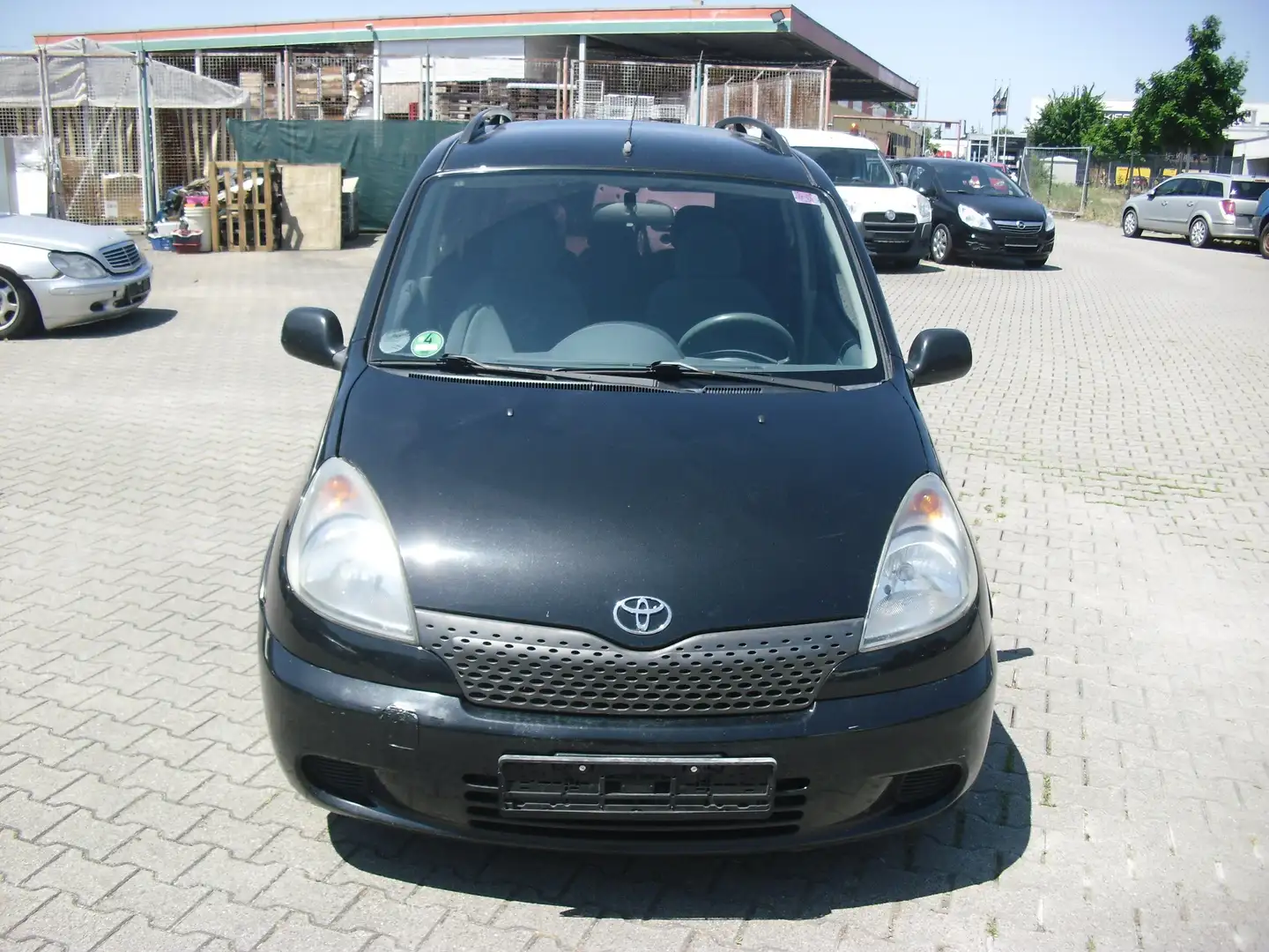 Toyota Yaris Verso 1.3 Linea luna Automatik Schwarz - 2