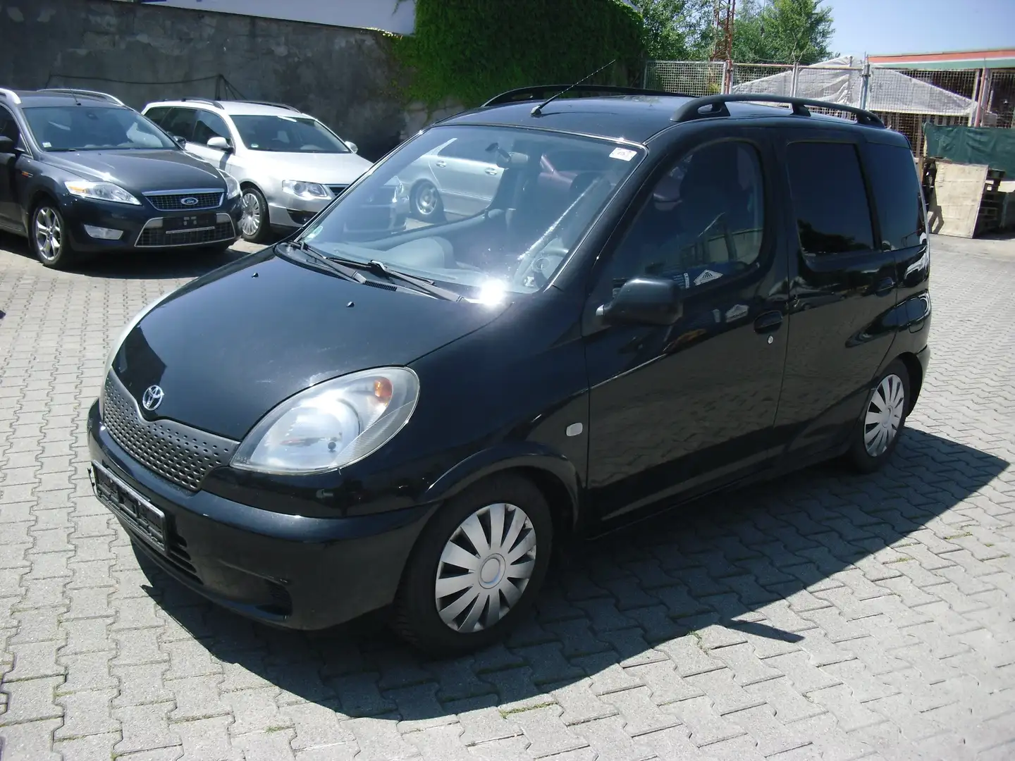 Toyota Yaris Verso 1.3 Linea luna Automatik Schwarz - 1
