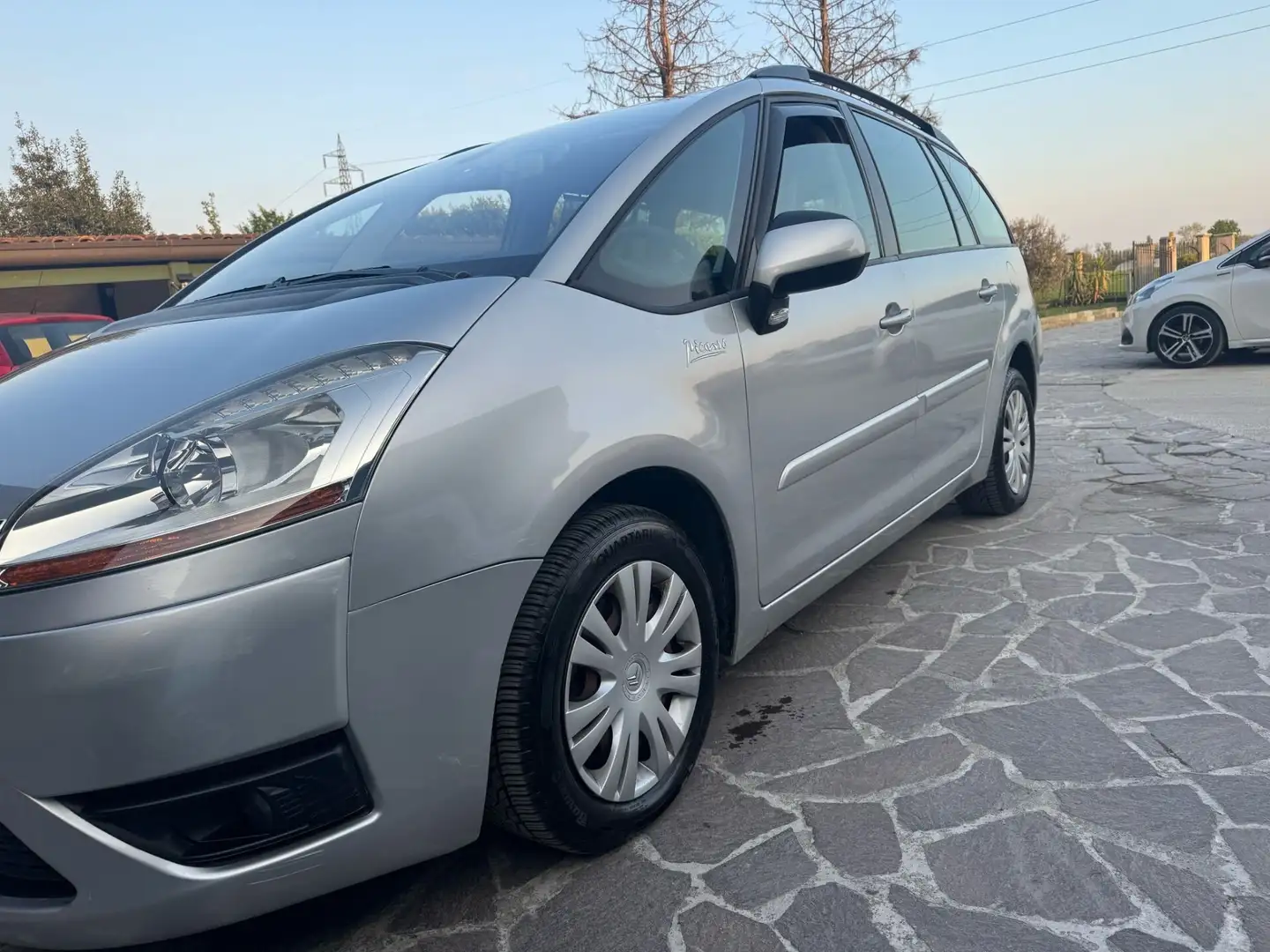 Citroen C4 Grand Picasso 1.8 Elegance Argent - 1