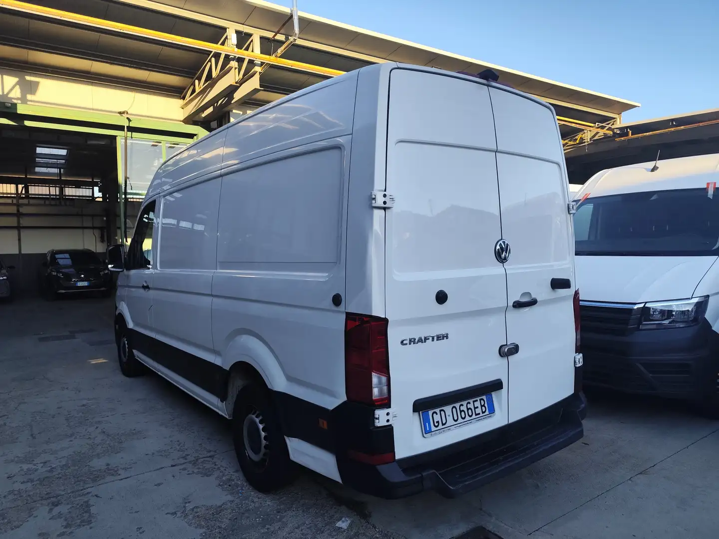 Volkswagen Crafter CRAFTER L3H3 30Q 2.0 TDI 140CV Weiß - 2