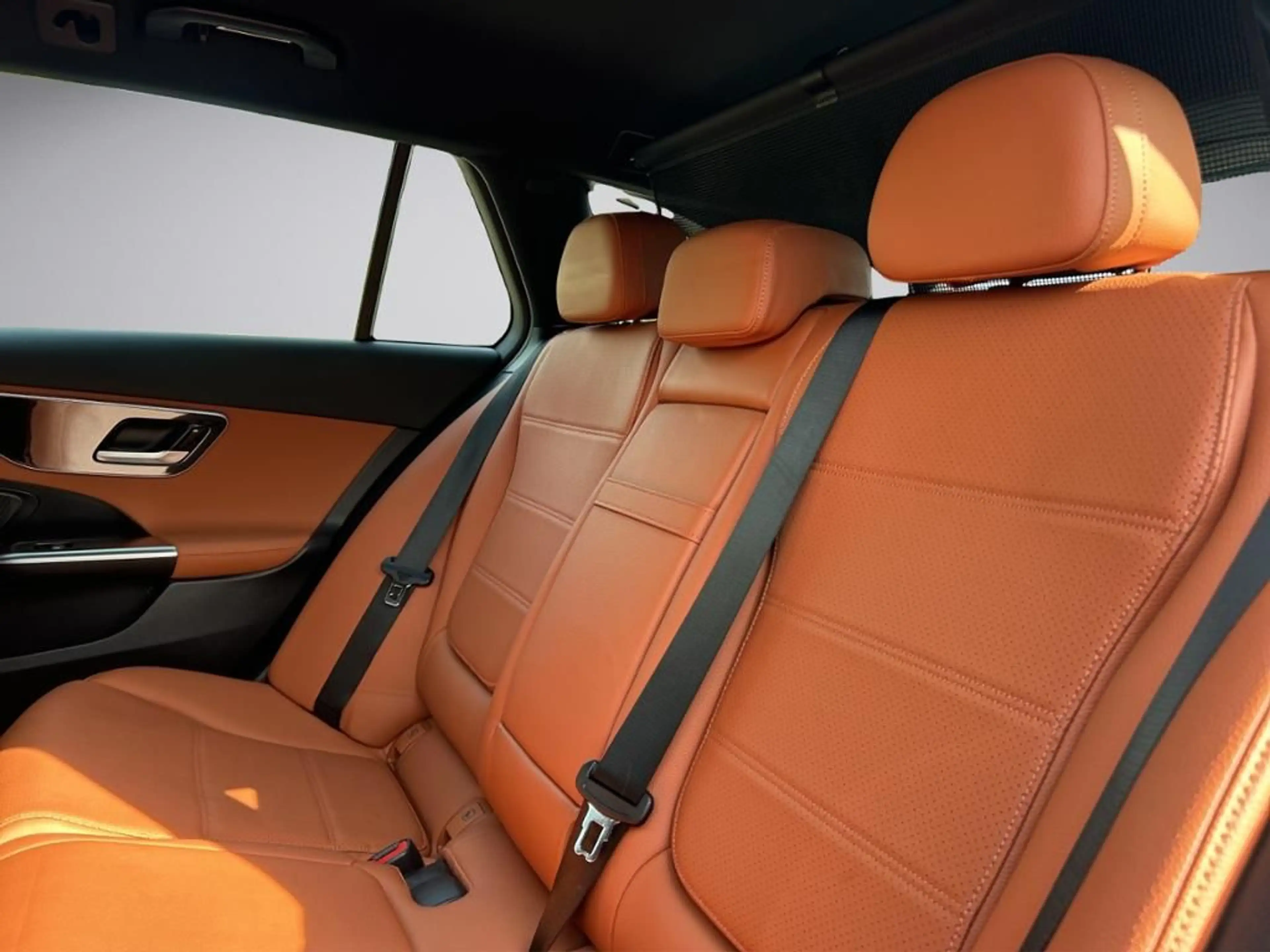 Mercedes-Benz C 300 e T *AHK*DISTRONIC*360°*LED* — photo 8