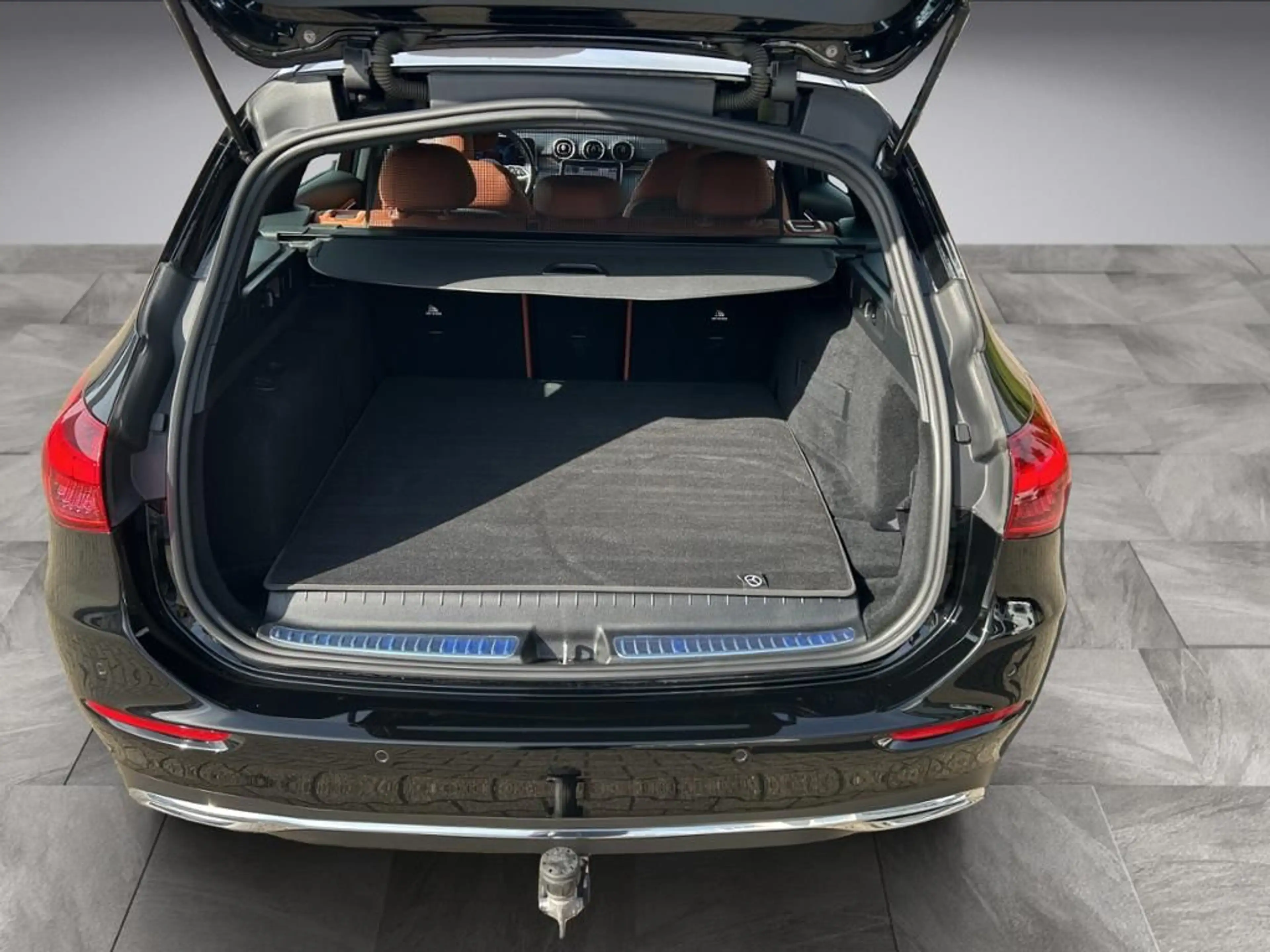 Mercedes-Benz C 300 e T *AHK*DISTRONIC*360°*LED* — photo 13