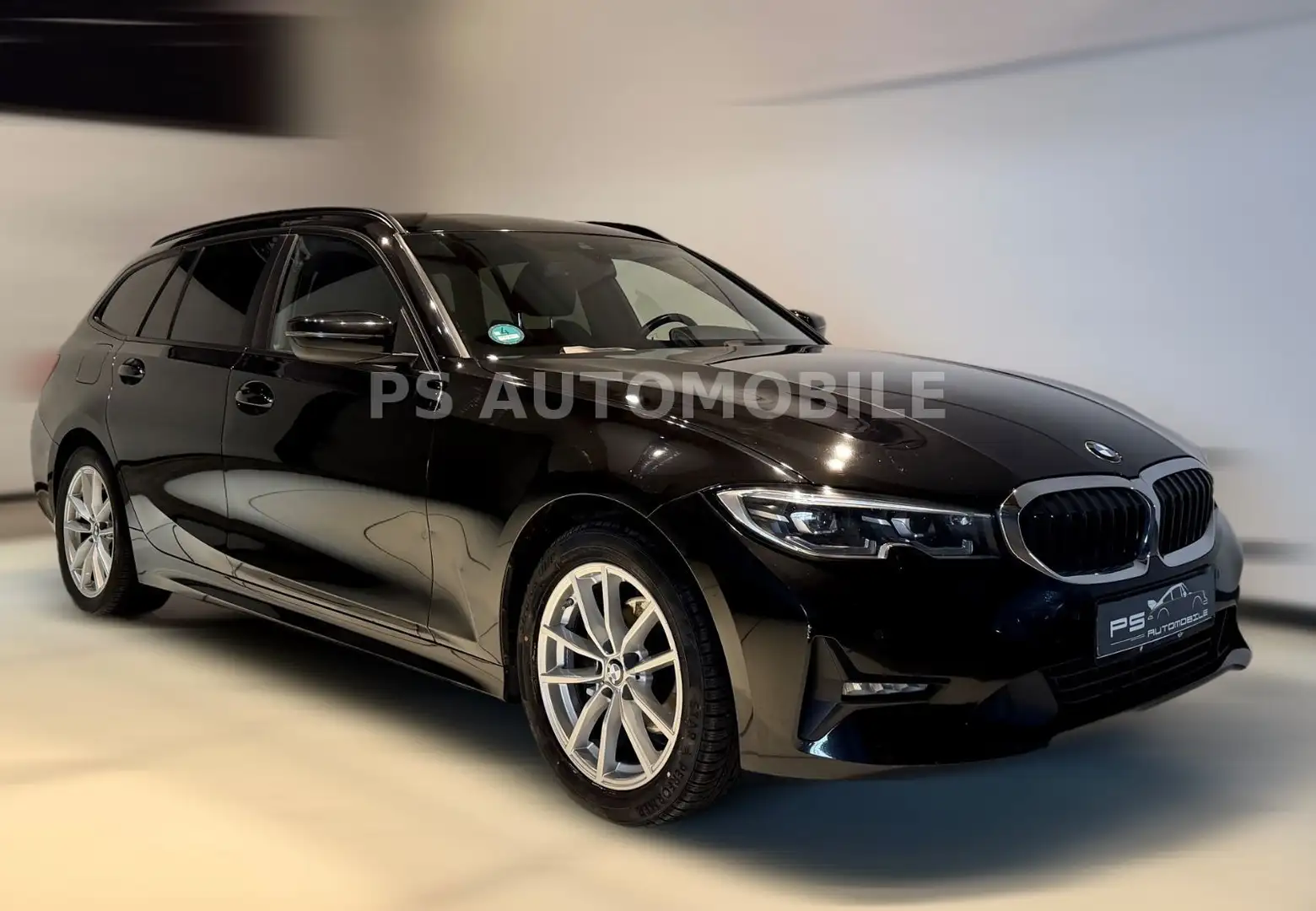 BMW 318 d Tour Aut. Advant*LED*NAVI*KEYLESS*TEILLEDER Schwarz - 2