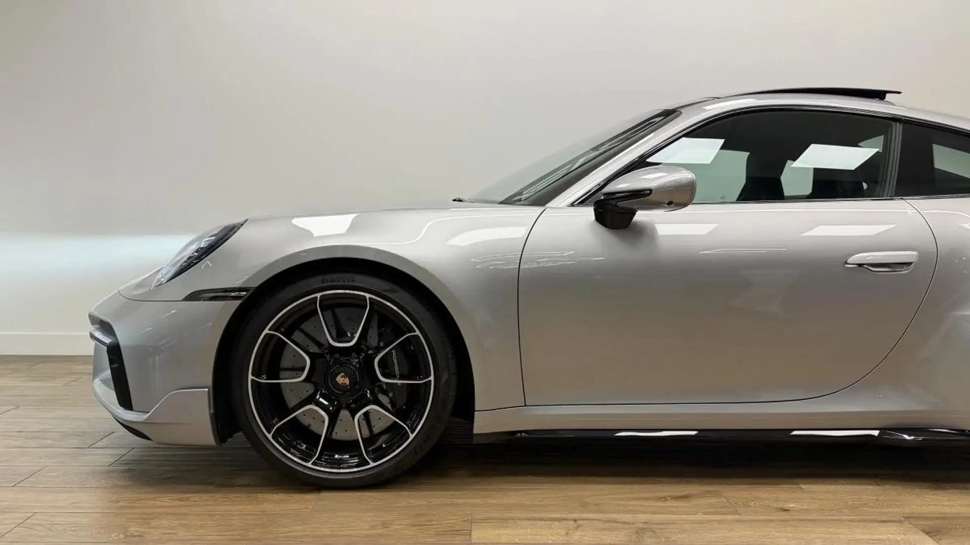 포르쉐 911 Turbo S Coupe 2024 회색 사진 4