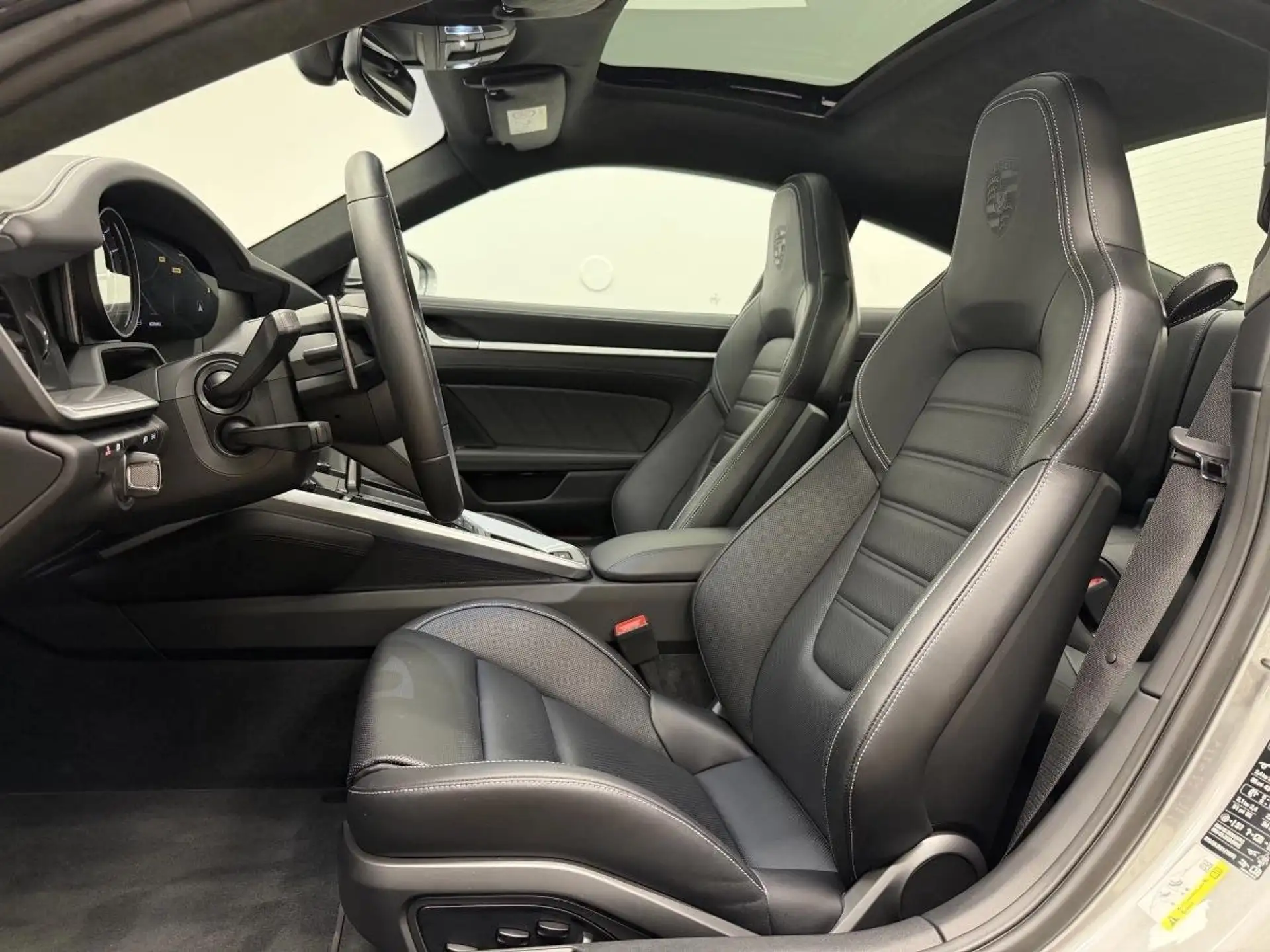 포르쉐 911 Turbo S Coupe 2024 회색 사진 6