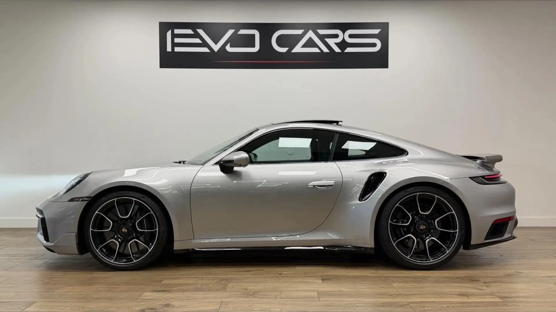 포르쉐 911 Turbo S Coupe 2024 회색 사진 3