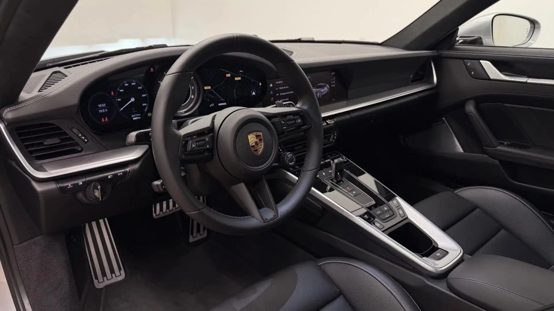 포르쉐 911 Turbo S Coupe 2024 회색 사진 7