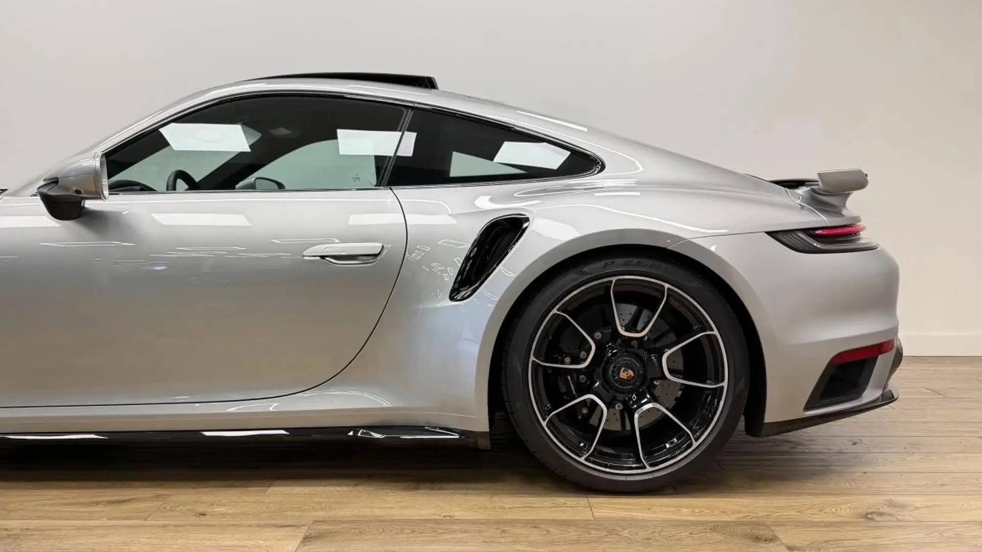 포르쉐 911 Turbo S Coupe 2024 회색 사진 5