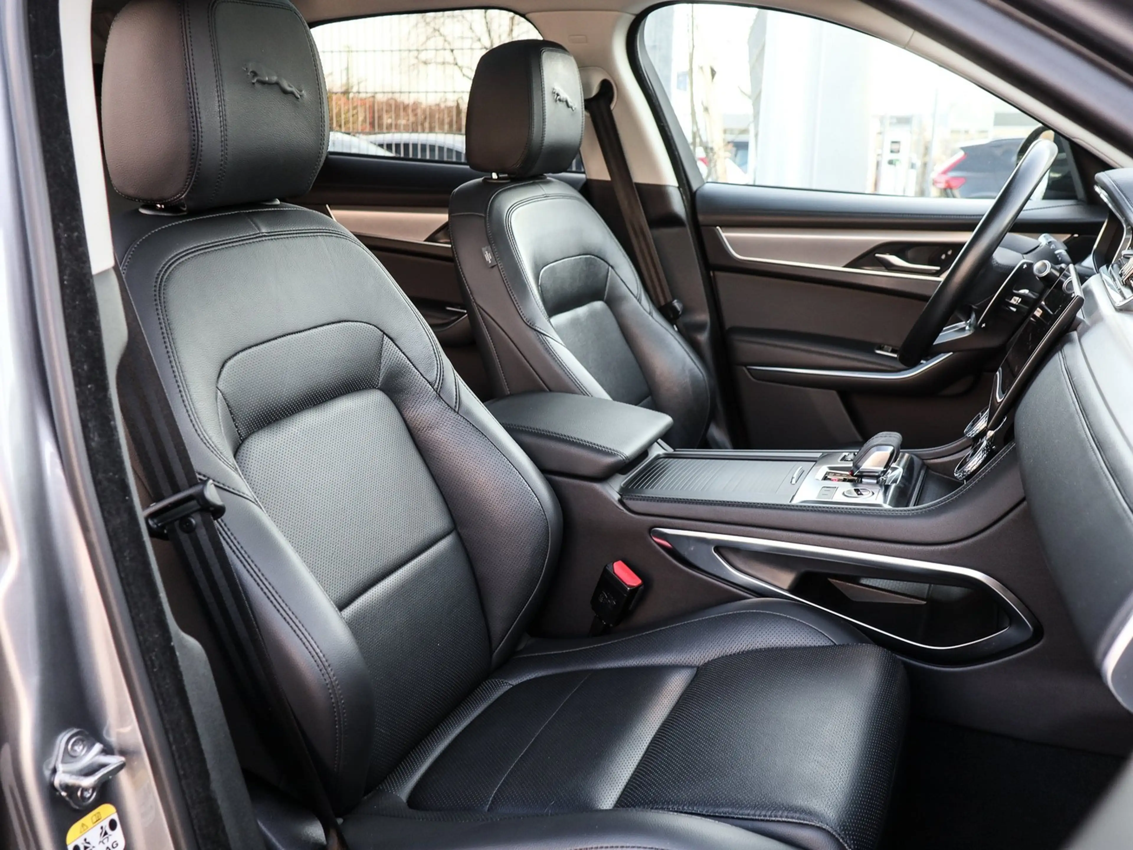 Jaguar F-Pace D200 S AWD Schiebedach, el. AHK, 12,3" TFT Inst... — photo 6