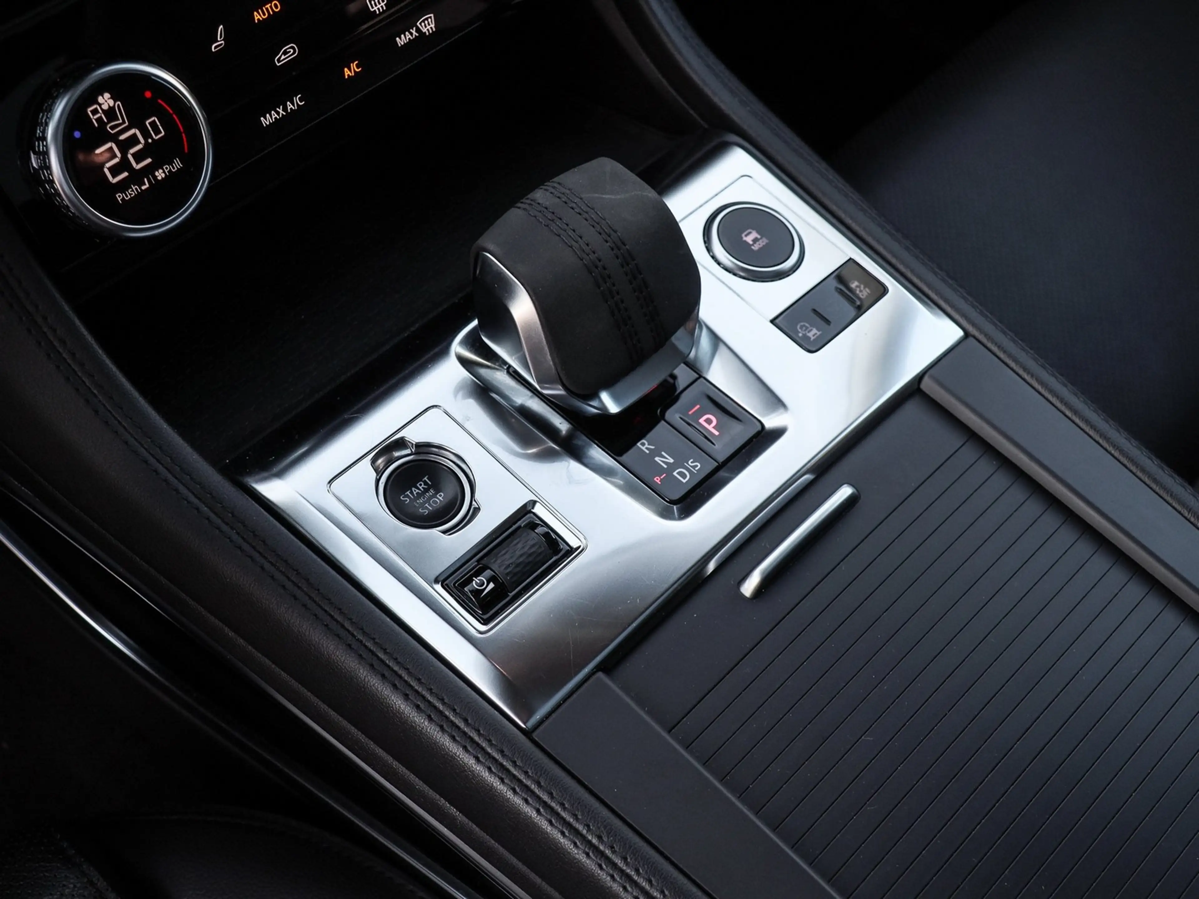 Jaguar F-Pace D200 S AWD Schiebedach, el. AHK, 12,3" TFT Inst... — photo 9