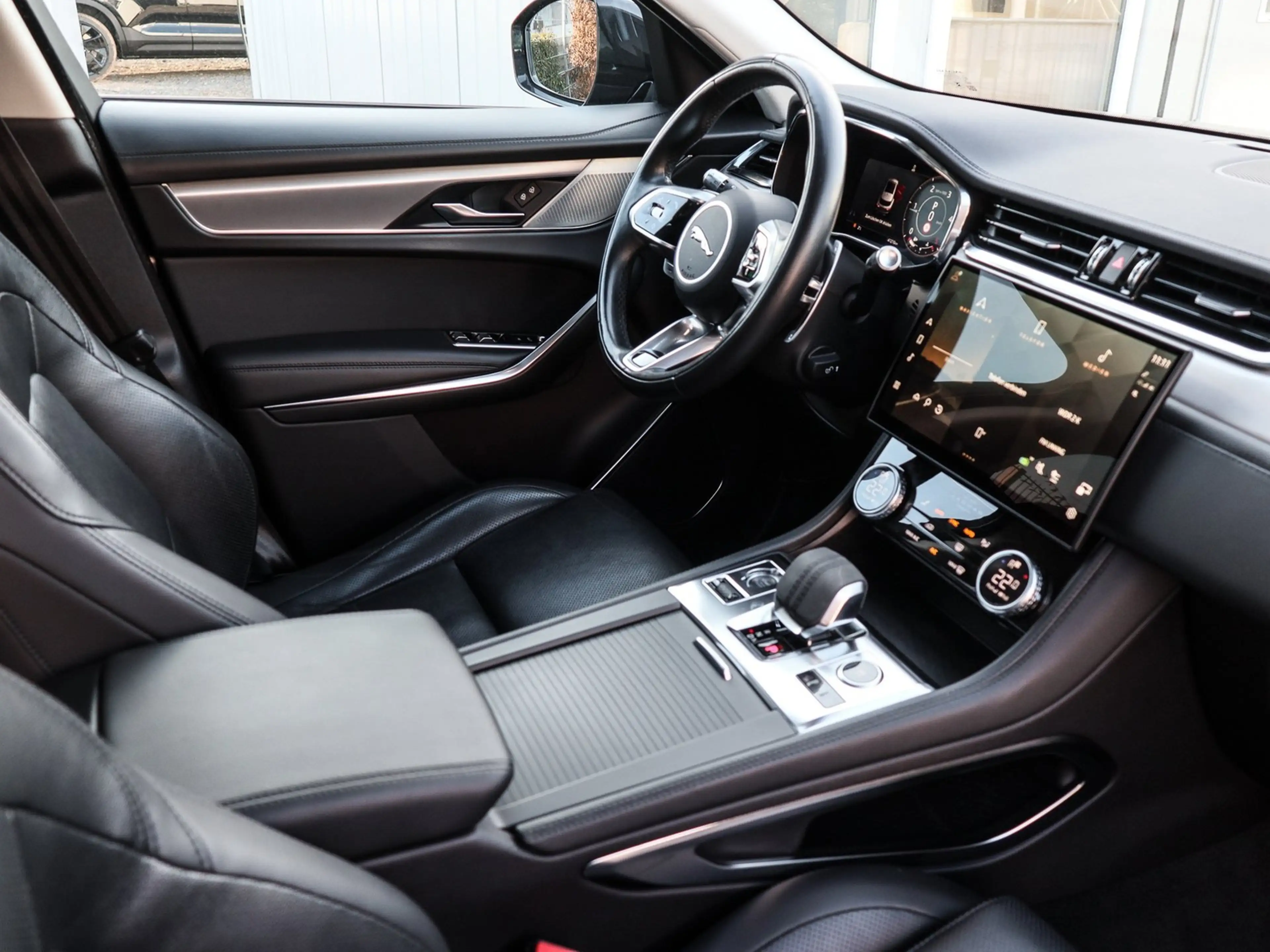 Jaguar F-Pace D200 S AWD Schiebedach, el. AHK, 12,3" TFT Inst... — photo 3