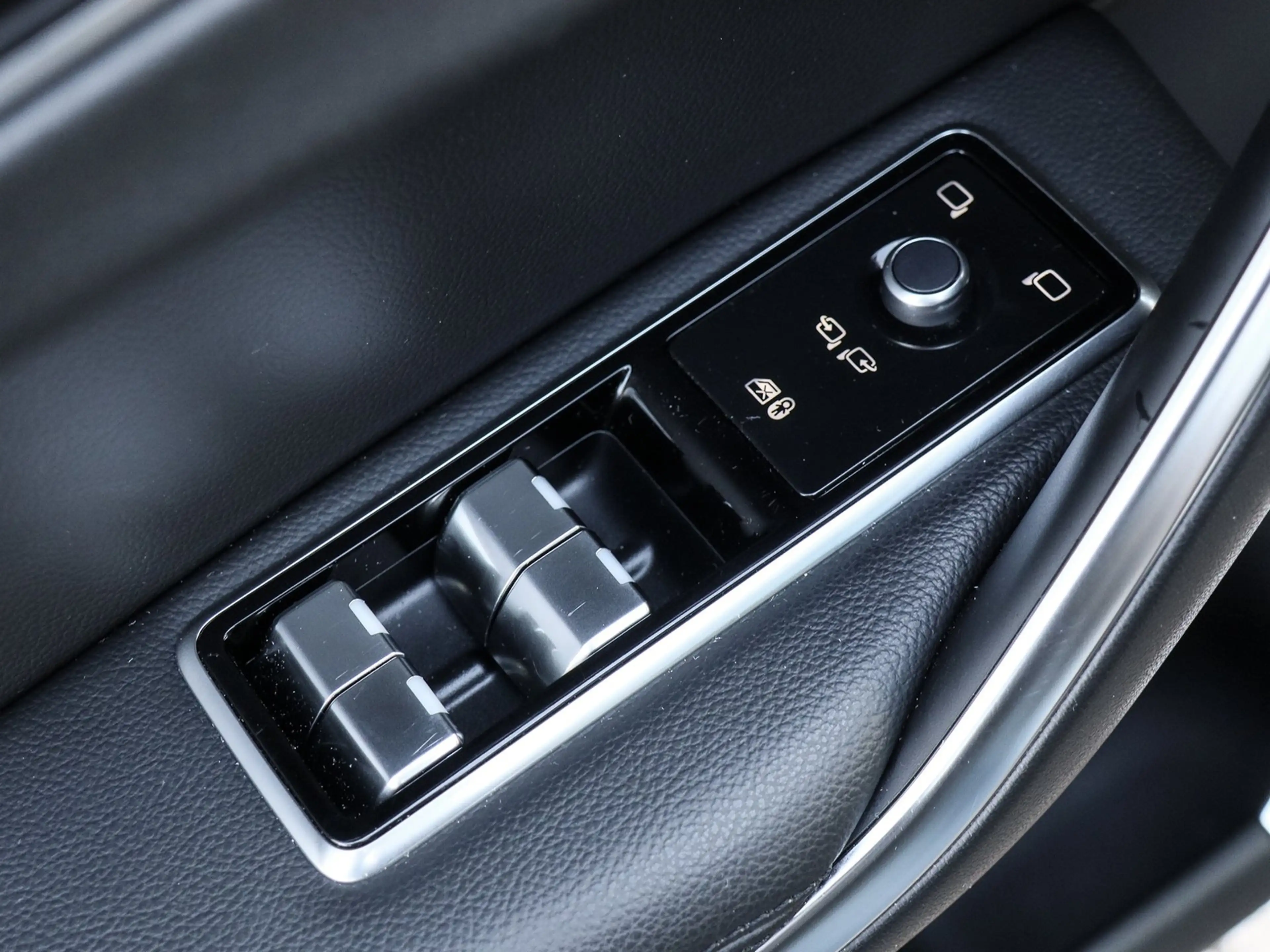 Jaguar F-Pace D200 S AWD Schiebedach, el. AHK, 12,3" TFT Inst... — photo 14