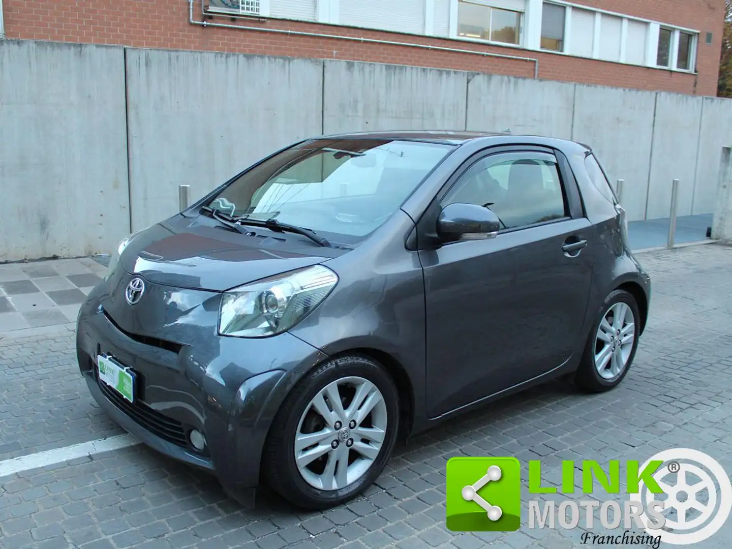 Toyota iQ 1.3 executive/keyless /clima aut/scarico sport Grau - 1