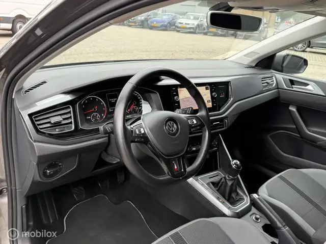 Volkswagen Polo view 12