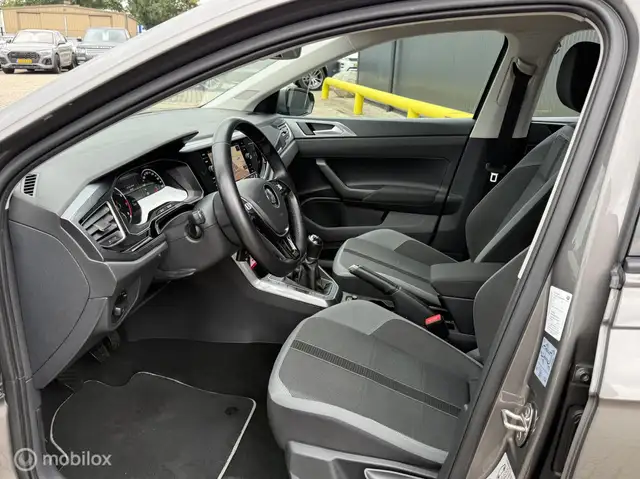 Volkswagen Polo view 4