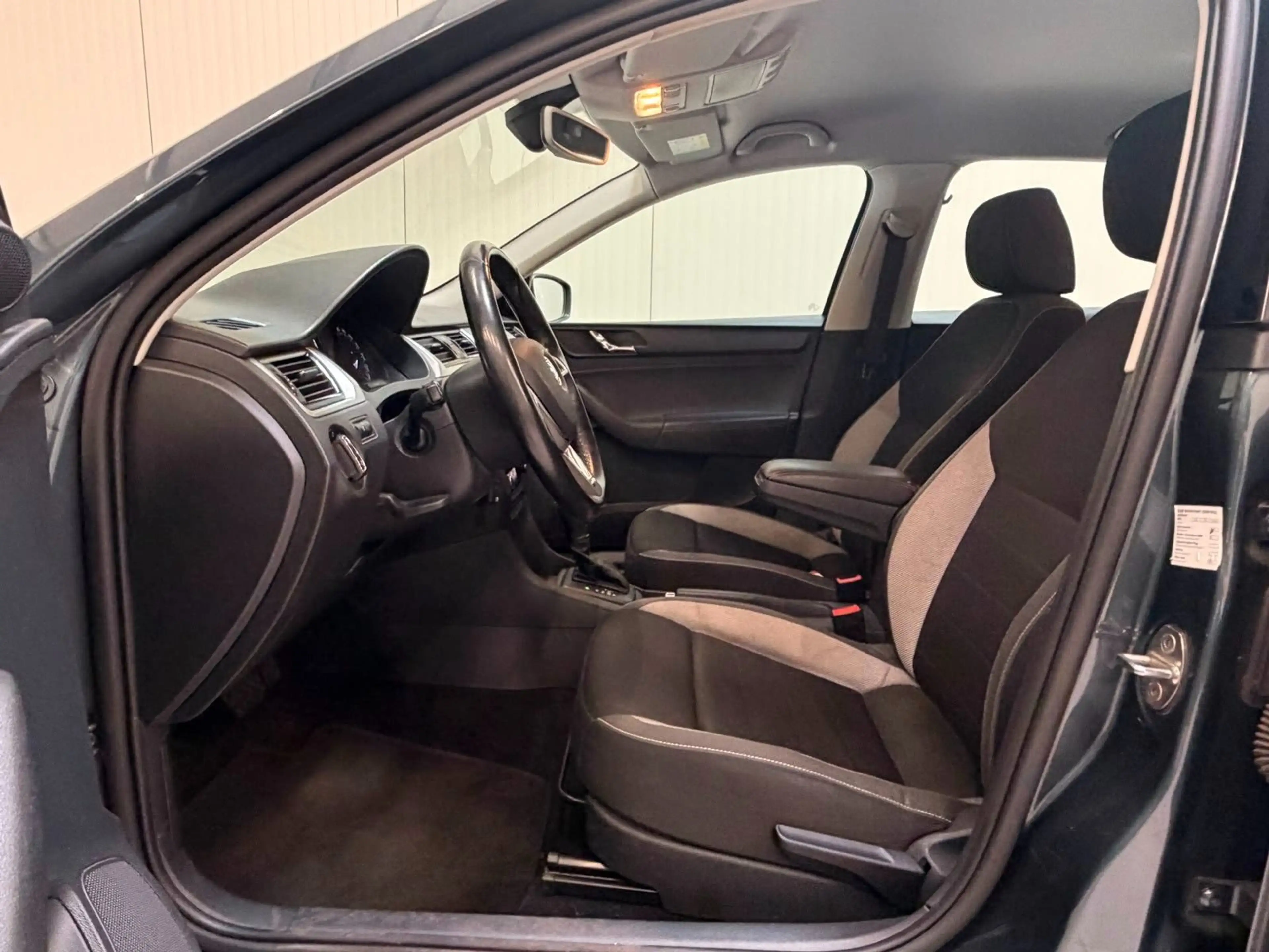 Skoda Rapid/Spaceback Spaceback/SHZ/MFL/AUTOMATIK/1.4d/ — photo 11