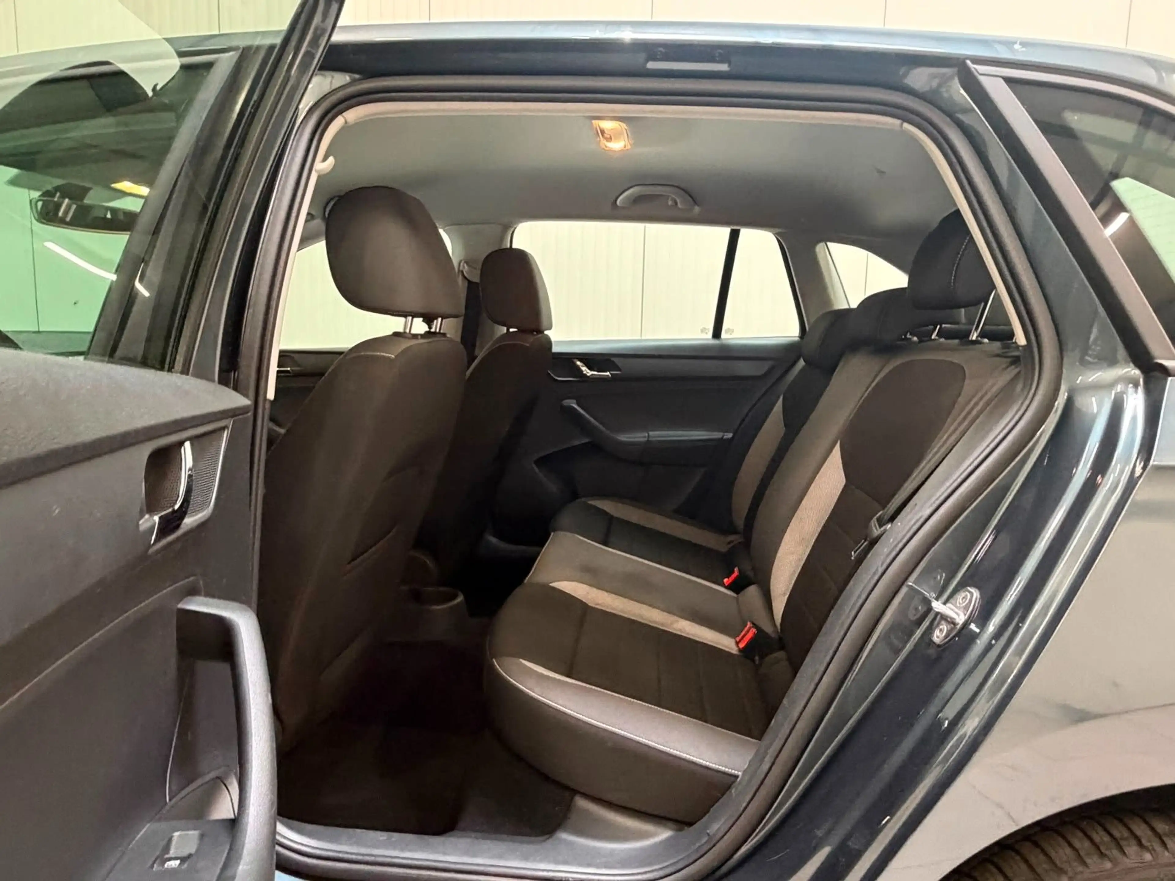 Skoda Rapid/Spaceback Spaceback/SHZ/MFL/AUTOMATIK/1.4d/ — photo 12