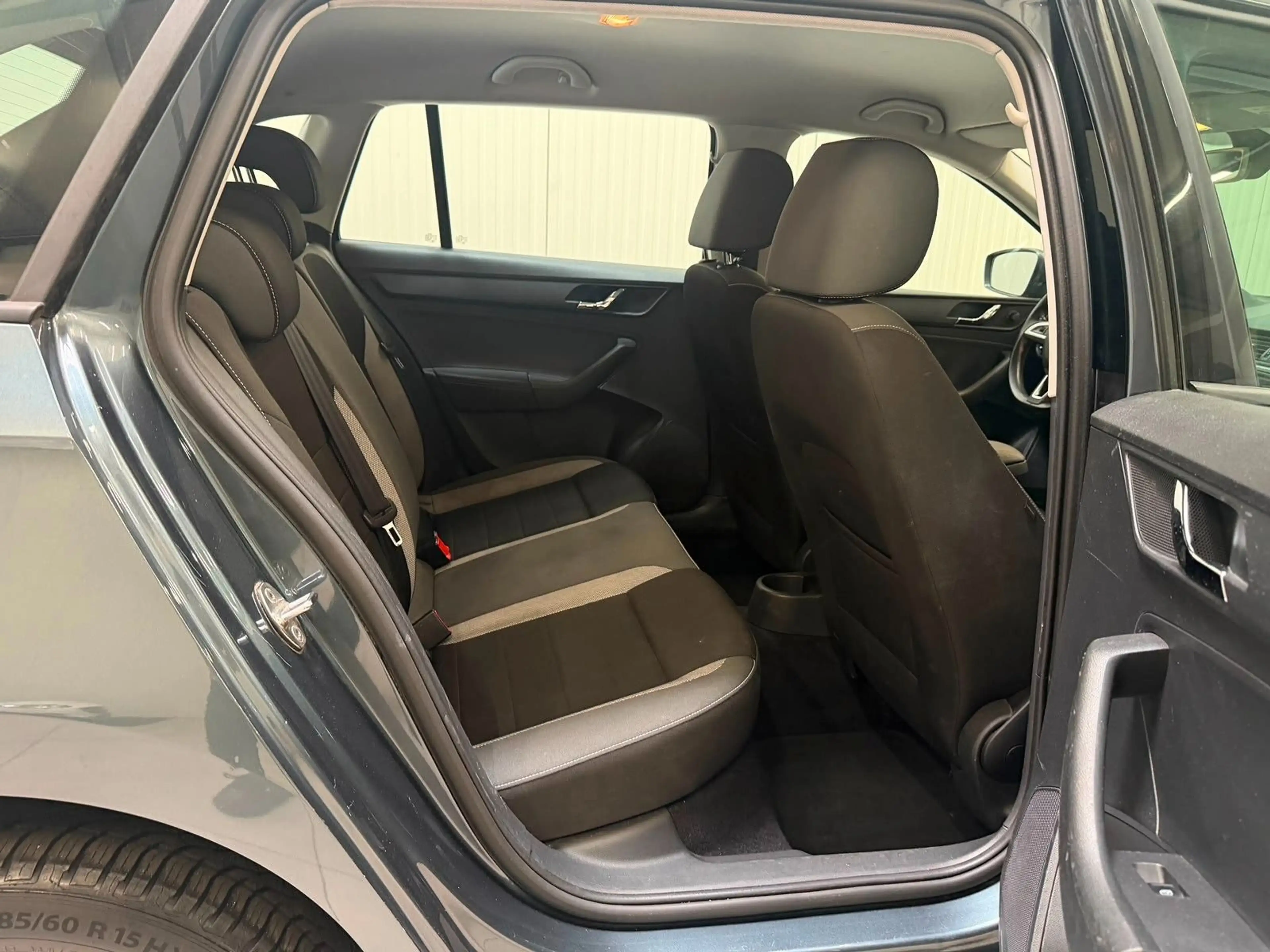 Skoda Rapid/Spaceback Spaceback/SHZ/MFL/AUTOMATIK/1.4d/ — photo 13