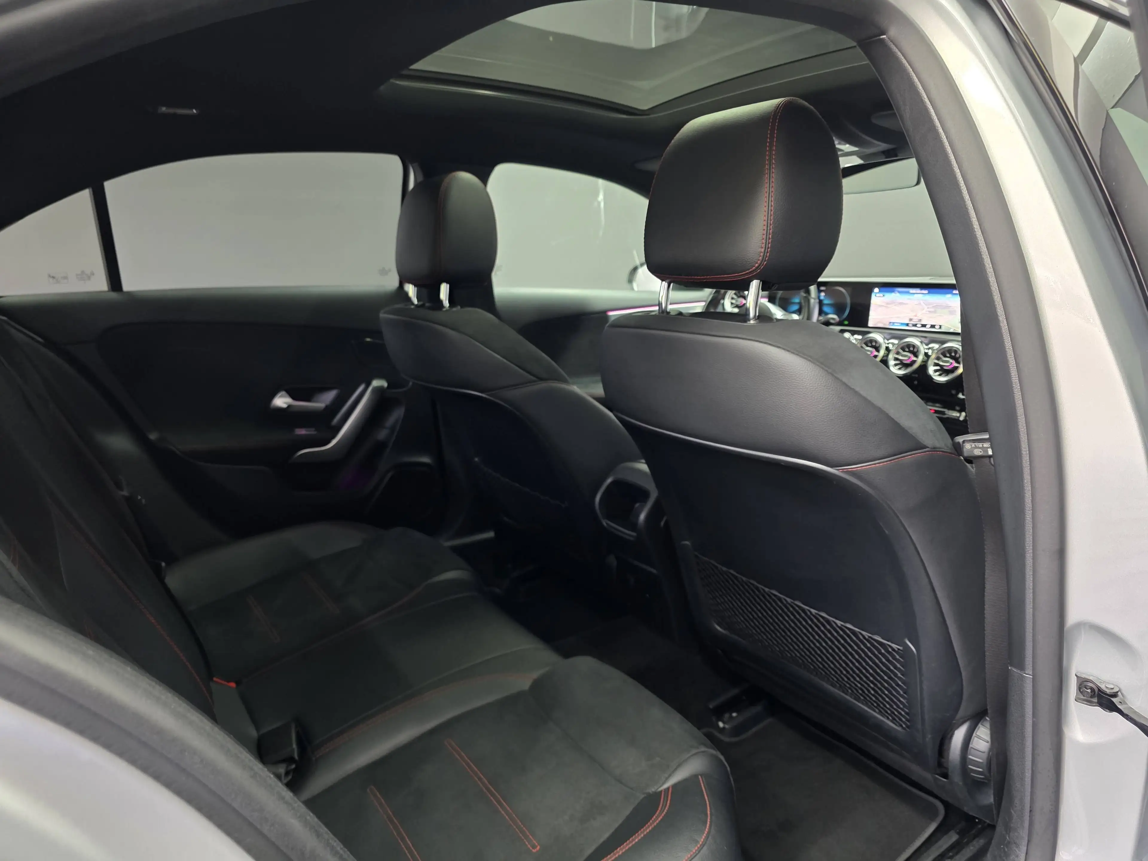 Mercedes-Benz A 200 LIMOUSINE, AMG LINE, PANO, R-KAMERA, LED — photo 13