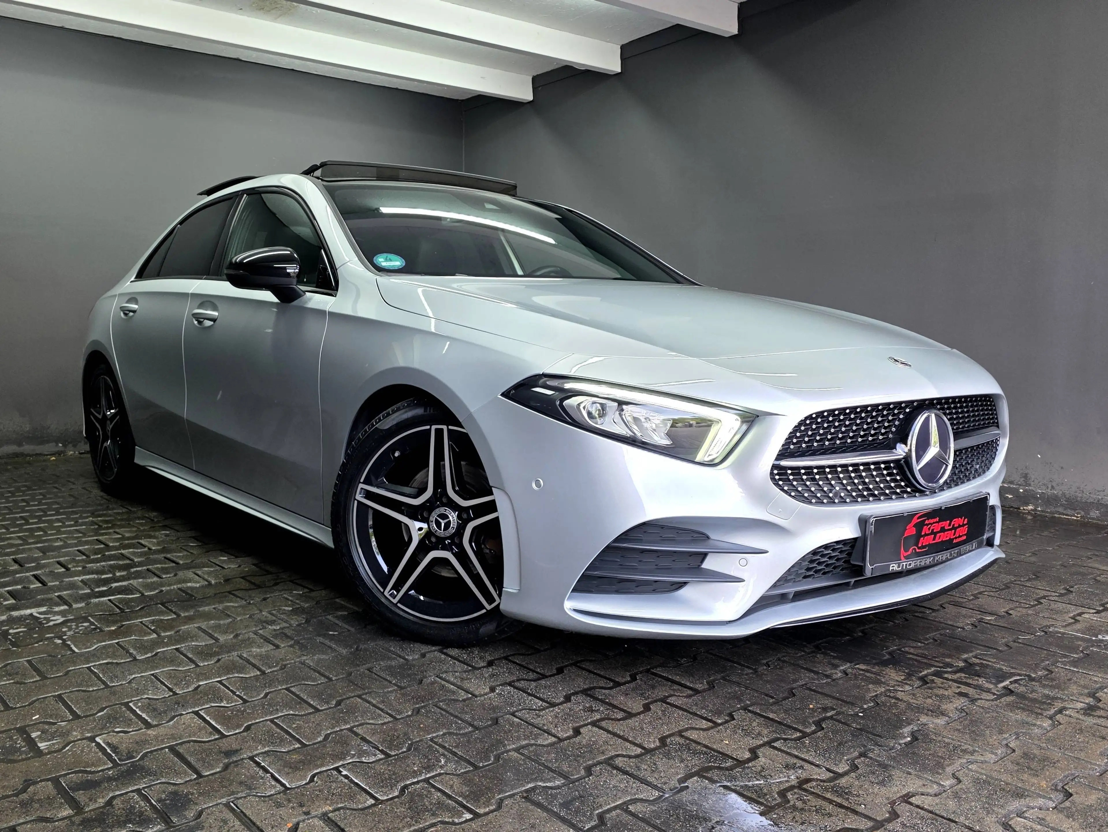 Mercedes-Benz A 200 LIMOUSINE, AMG LINE, PANO, R-KAMERA, LED — photo 3