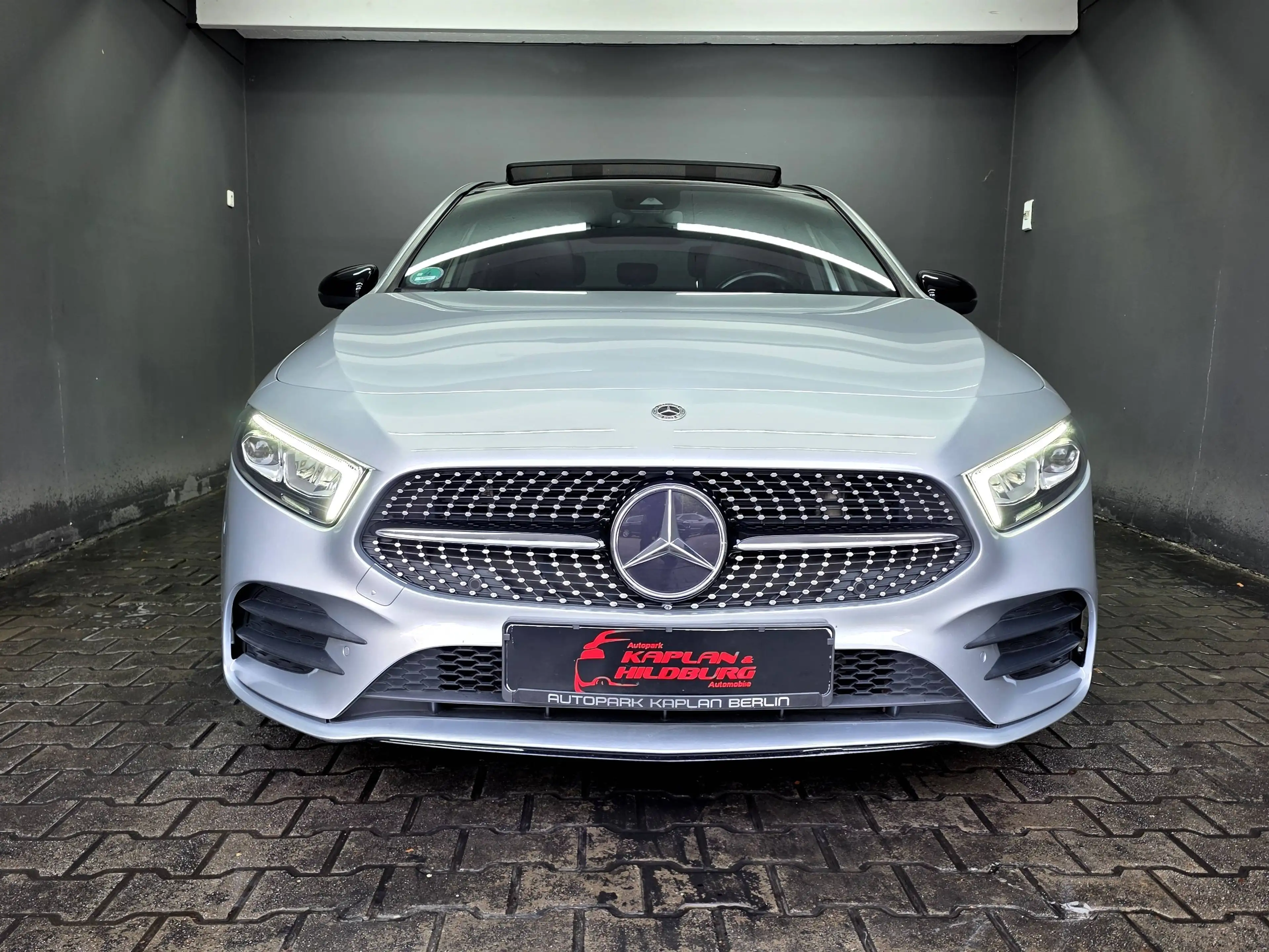 Mercedes-Benz A 200 LIMOUSINE, AMG LINE, PANO, R-KAMERA, LED — photo 2