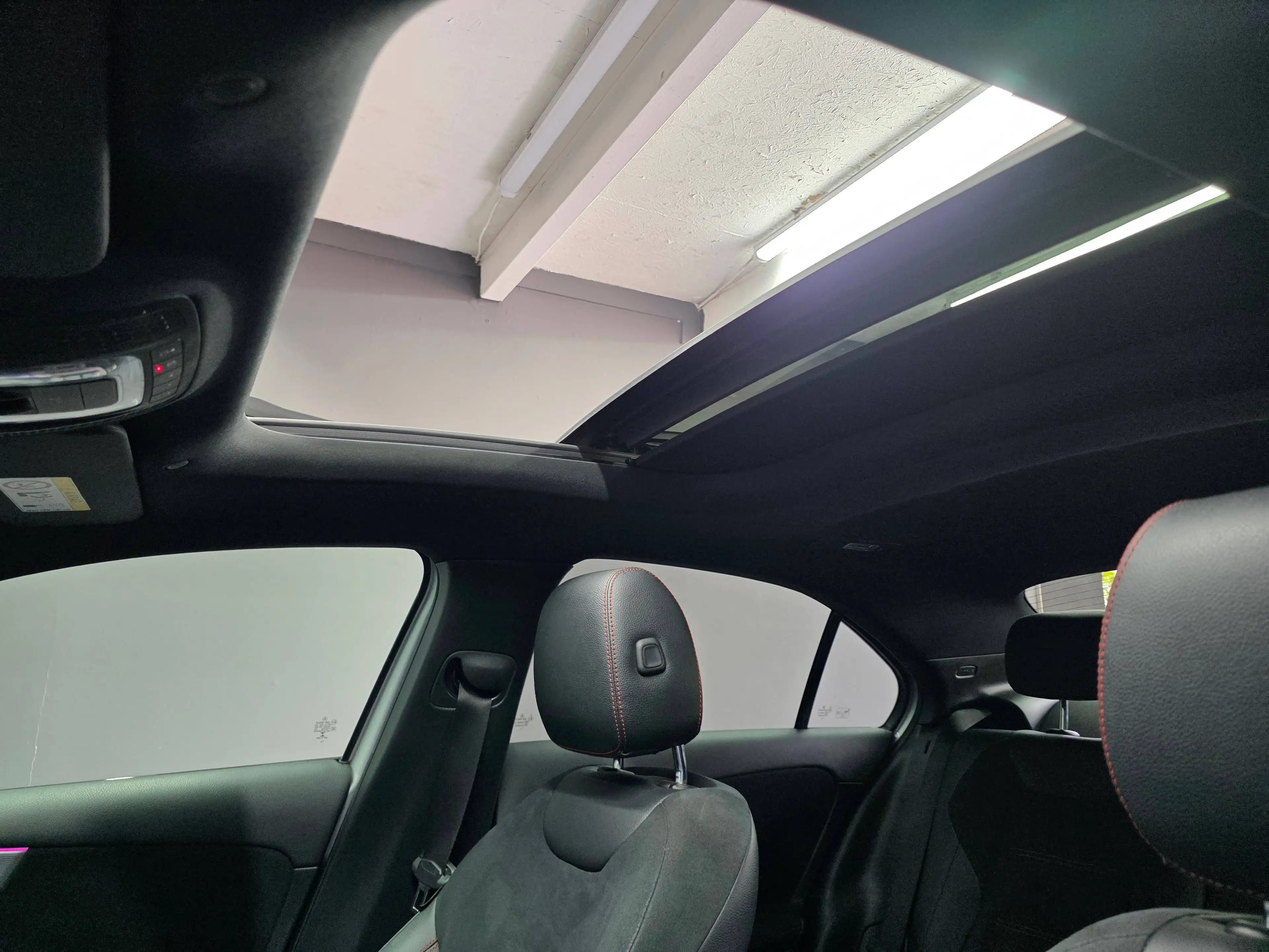 Mercedes-Benz A 200 LIMOUSINE, AMG LINE, PANO, R-KAMERA, LED — photo 14