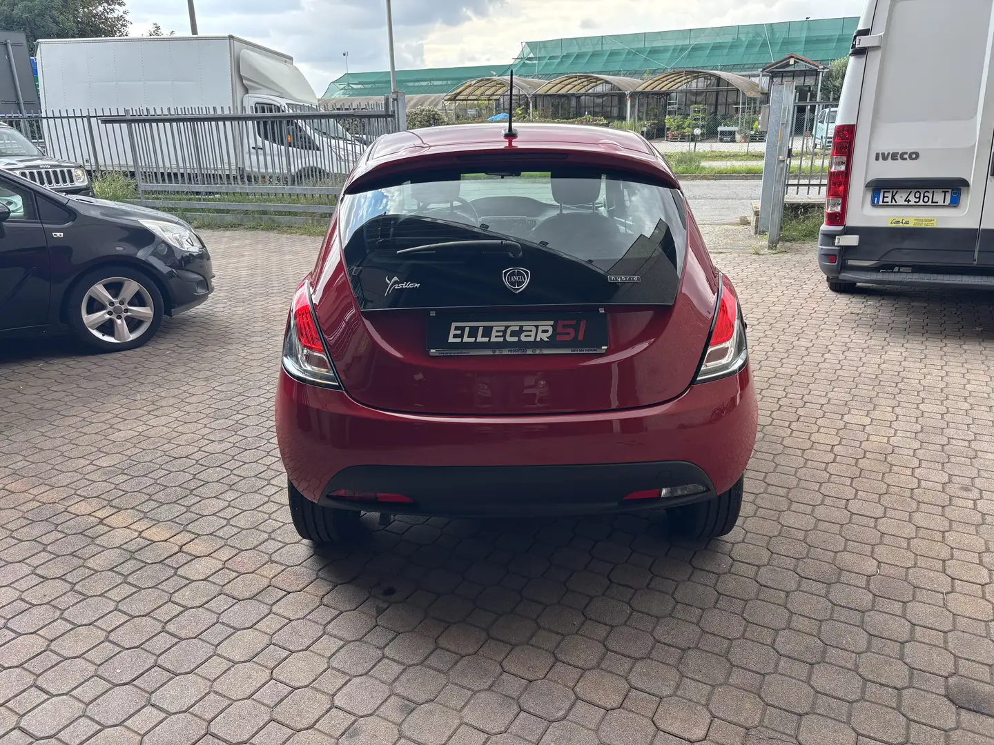 Lancia Ypsilon 1.0 firefly hybrid Silver s&s 70cv - 2