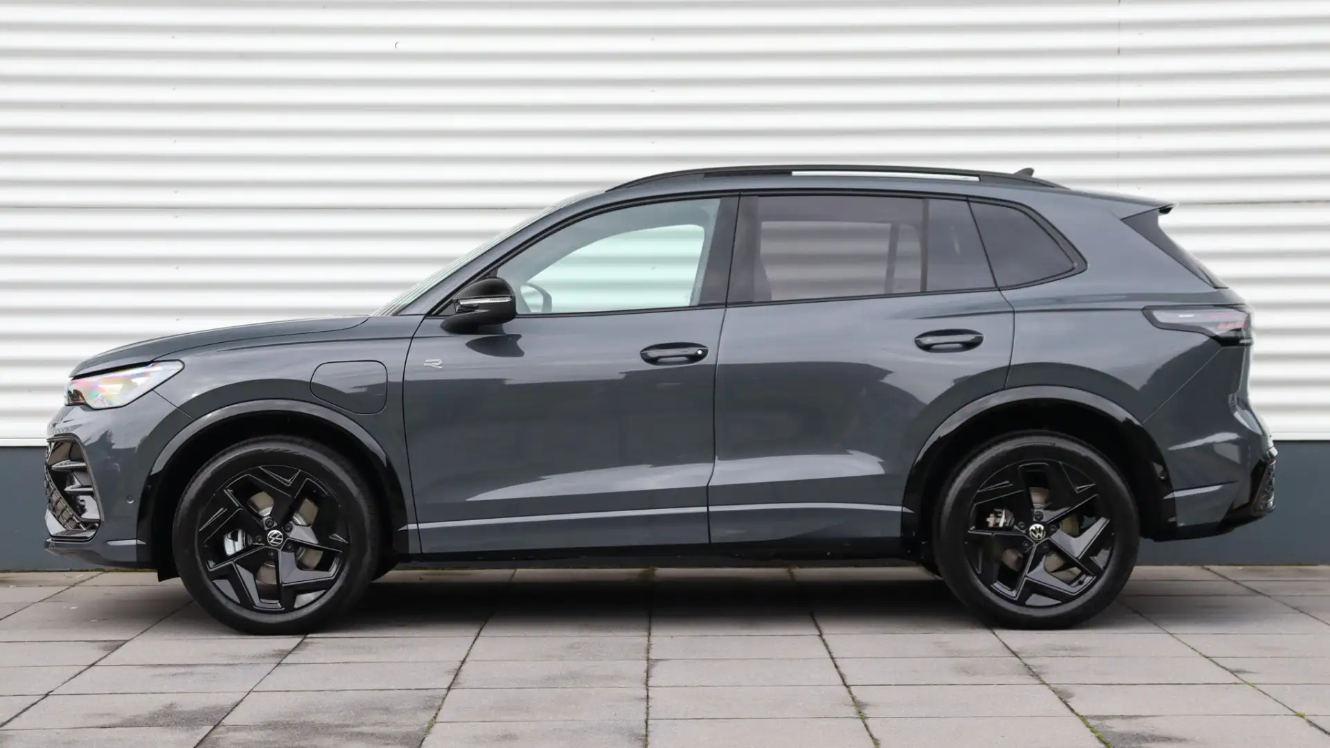 Volkswagen Tiguan 1.5 eHybrid R-Line Edition | Massage | Panoramadak Gris - 2