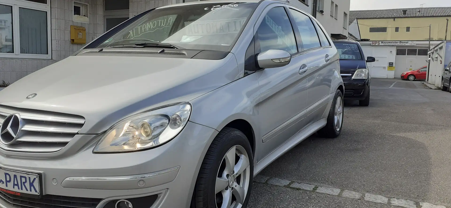 Mercedes-Benz B 200 BENZIN Automatik Stříbrná - 1