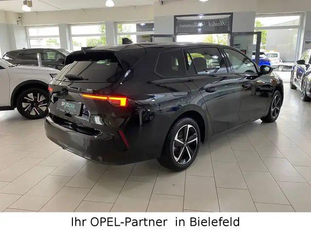 Opel Astra view 4