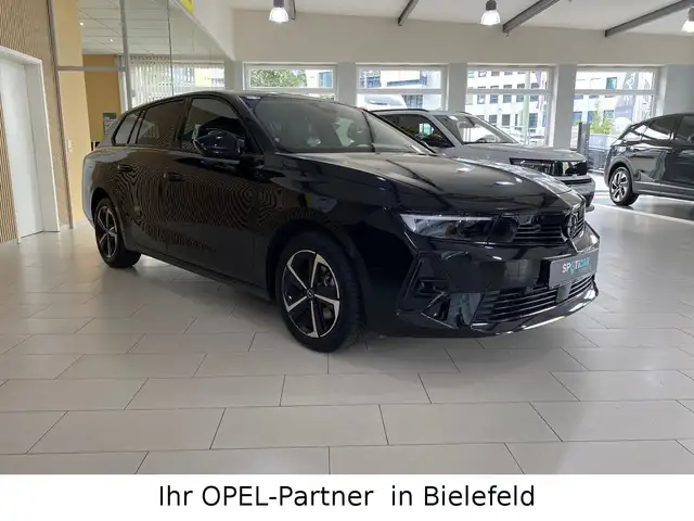 Opel Astra view 3