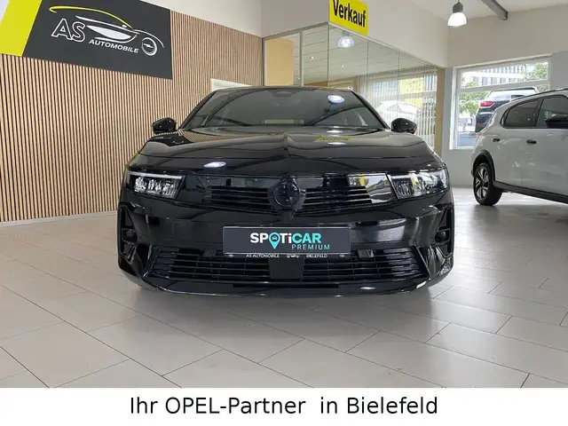 Opel Astra view 2