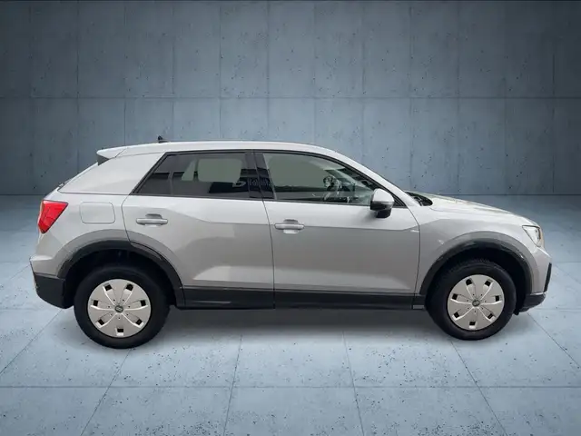 Audi Q2 view 6