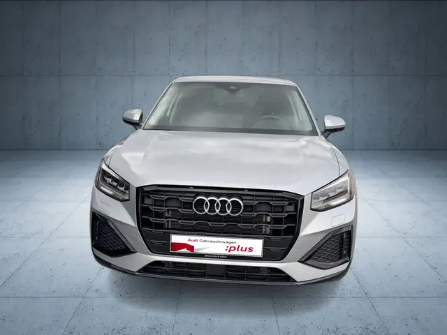 Audi Q2 view 8