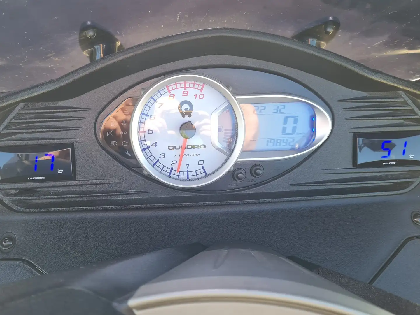 Quadro QV3 Szary - 1