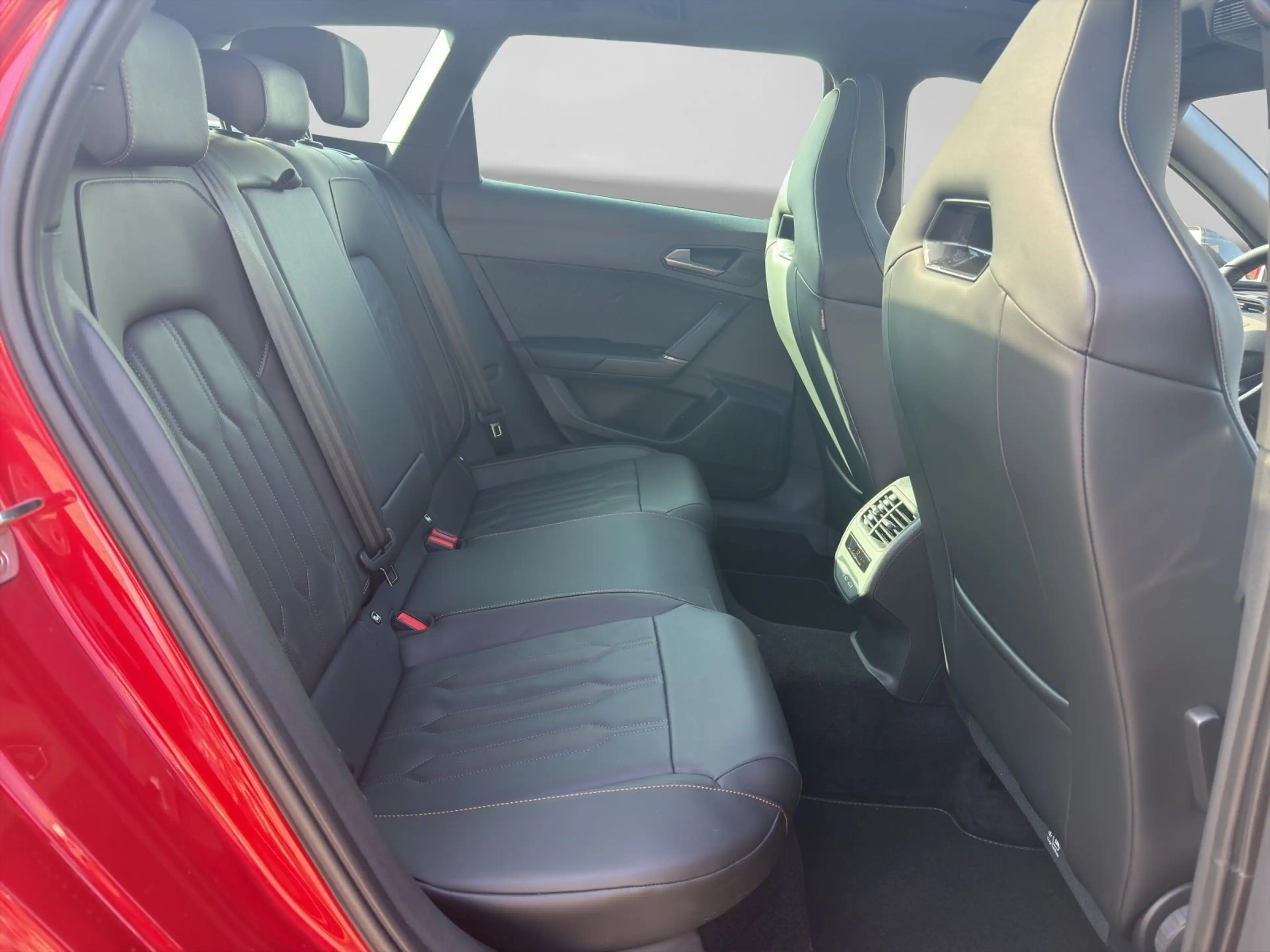 CUPRA Leon Sportstourer 2.0 TSI DSG VZ PANO MATRIX PDC — photo 6