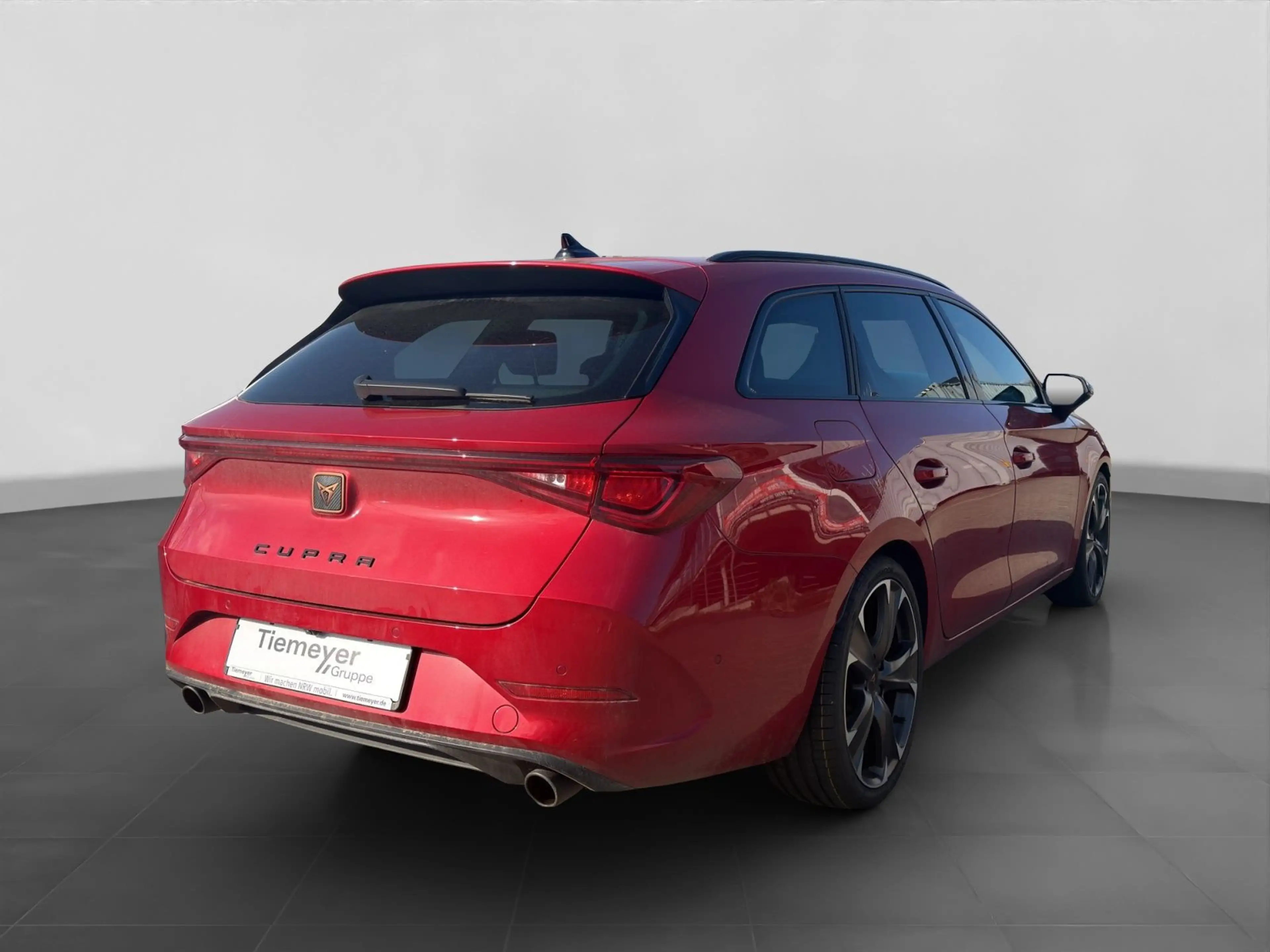 CUPRA Leon Sportstourer 2.0 TSI DSG VZ PANO MATRIX PDC — photo 3