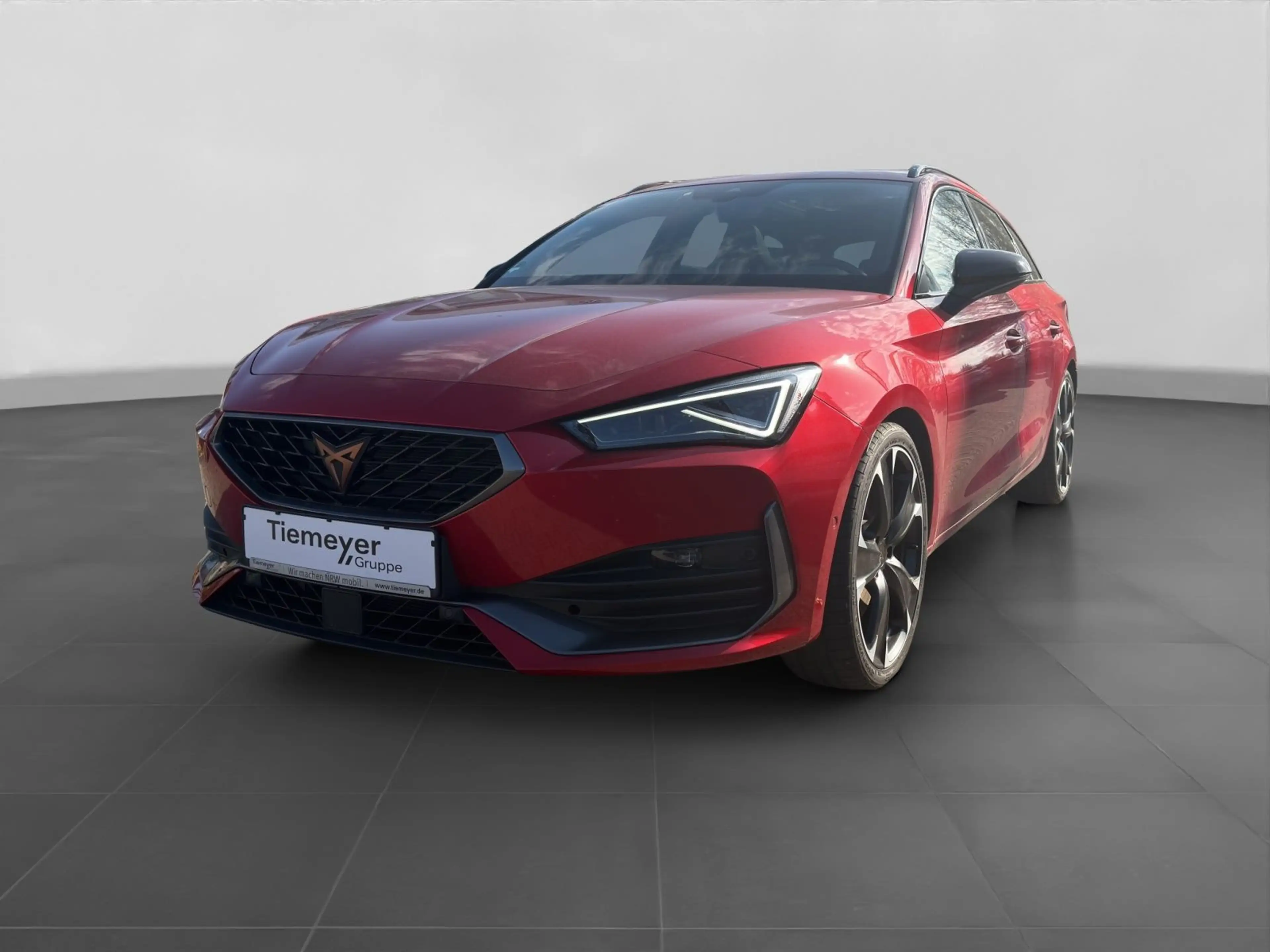 CUPRA Leon Sportstourer 2.0 TSI DSG VZ PANO MATRIX PDC — photo 2