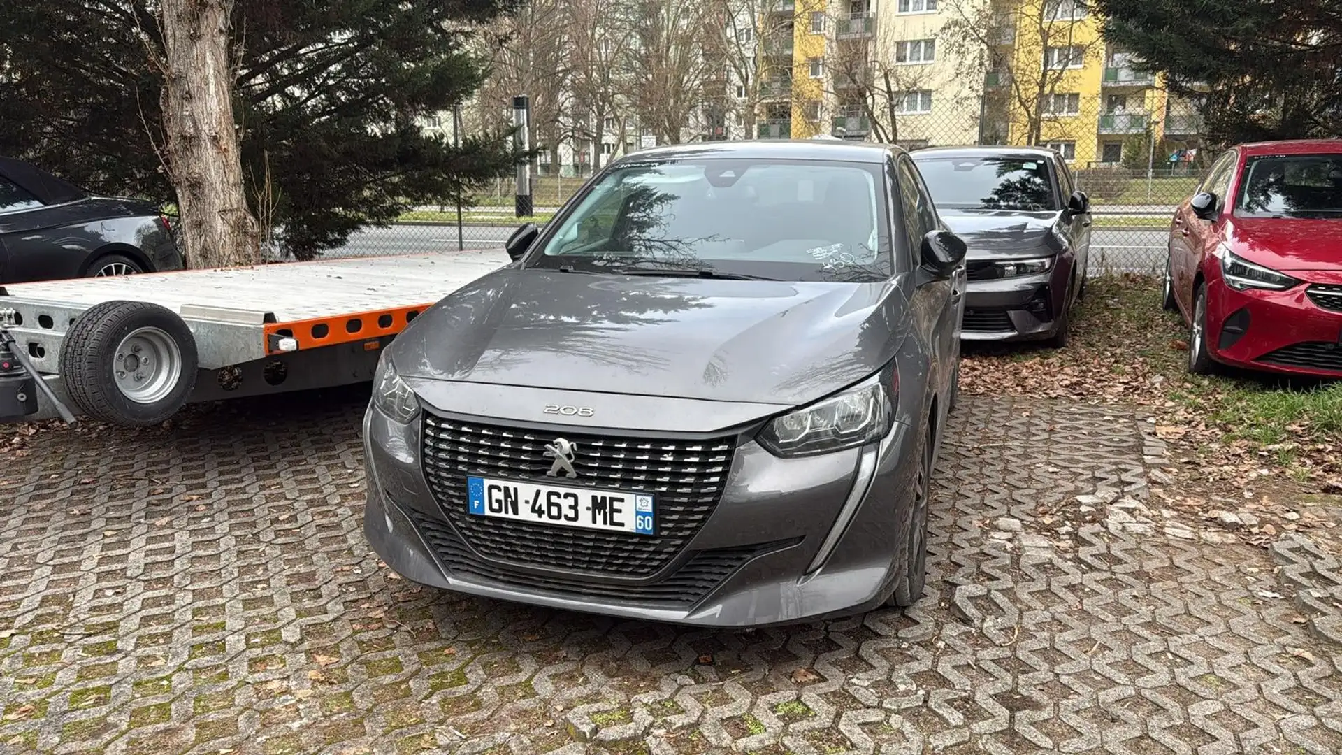 Peugeot 208 1.2 S/S PureTech 100 Allure Navi+LED+R-Kam+DAB+ Grau - 1