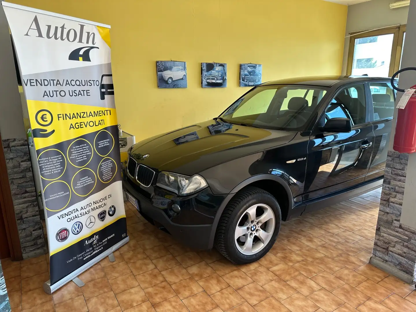 BMW X3 2.0d cat Attiva Černá - 1